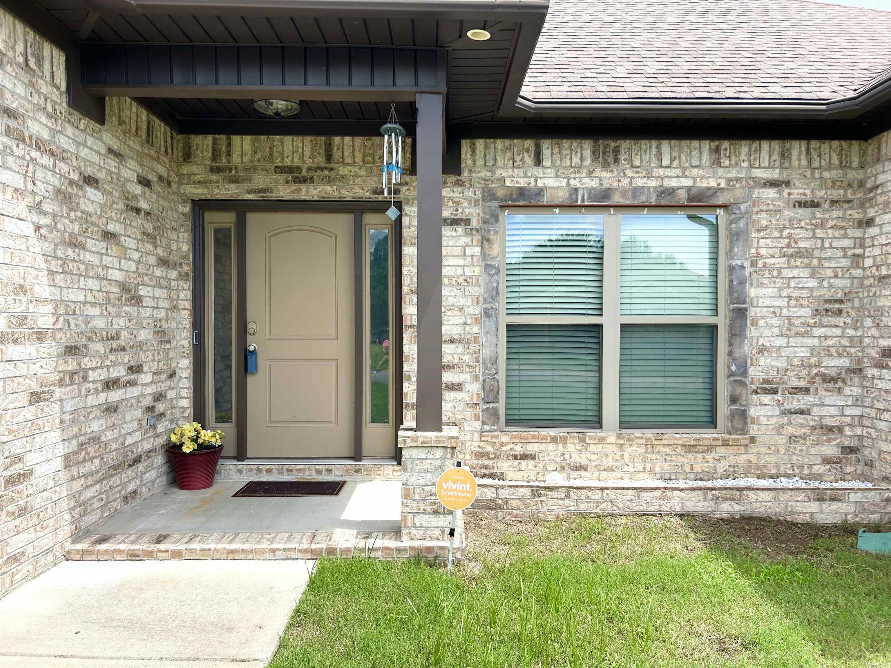 1320 Andrews Drive — photo 2