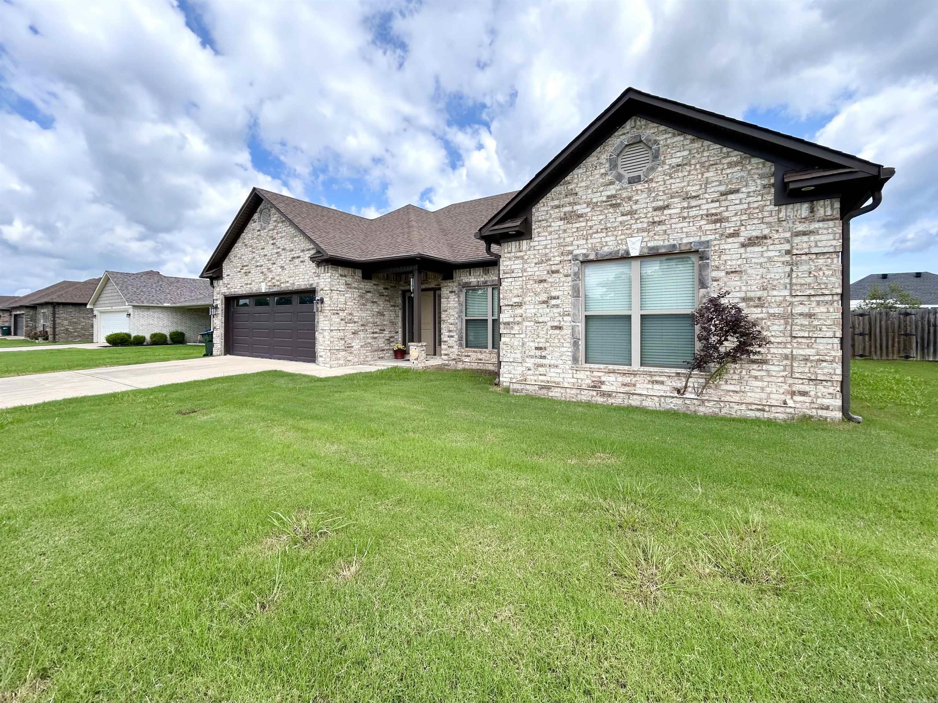 1320 Andrews Drive — photo 3