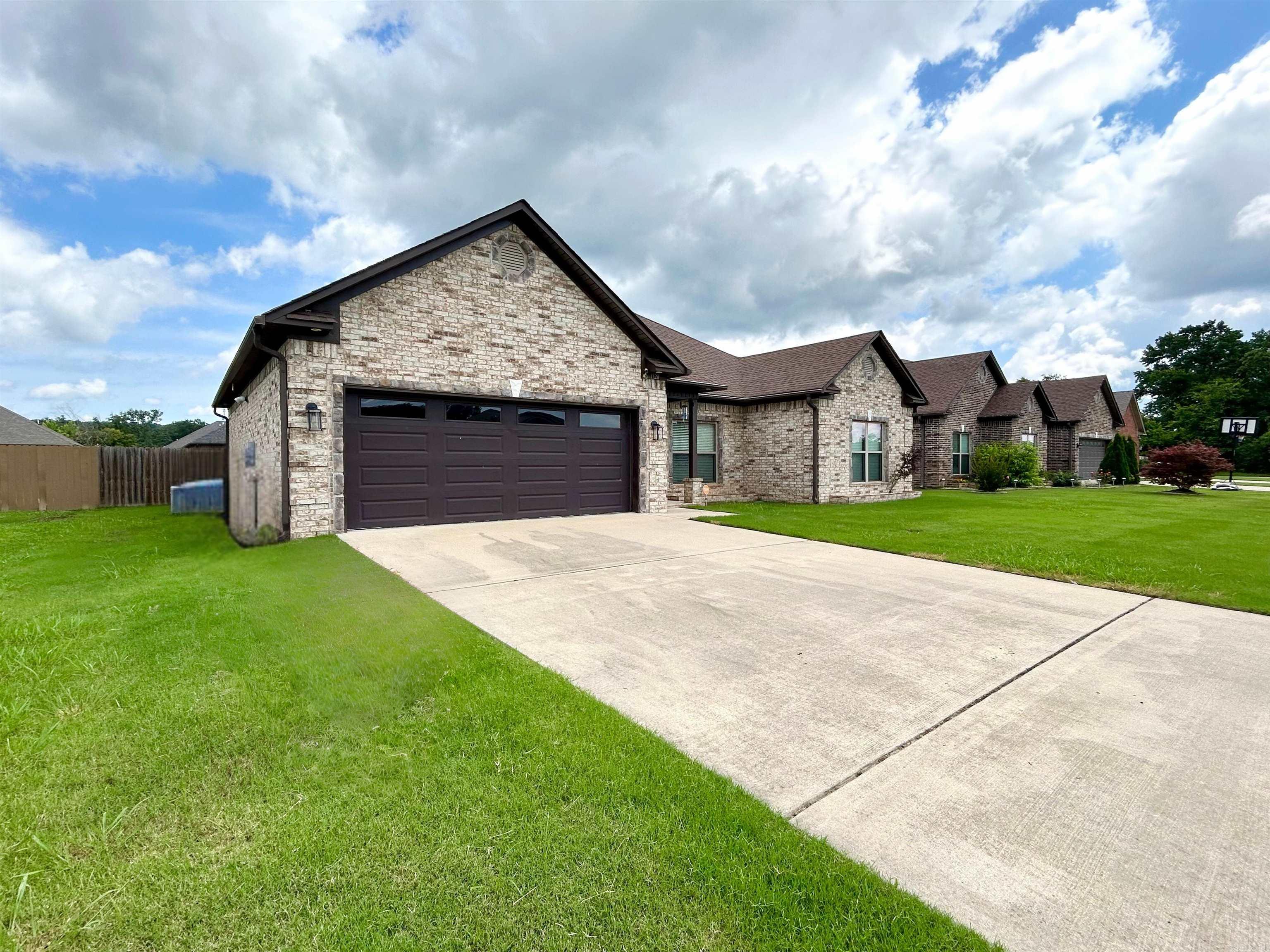 1320 Andrews Drive — photo 4