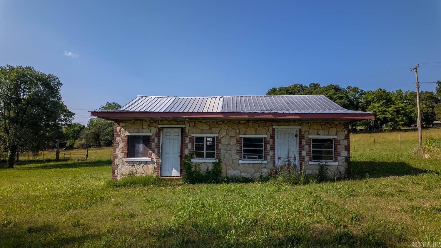 2516 US Highway 63  Hardy, AR