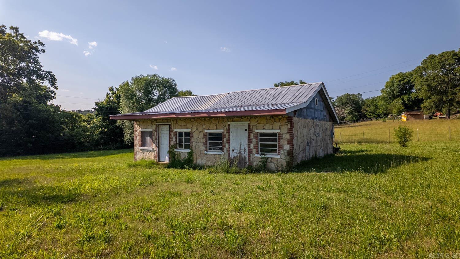 2516 US Highway 63  Hardy, AR