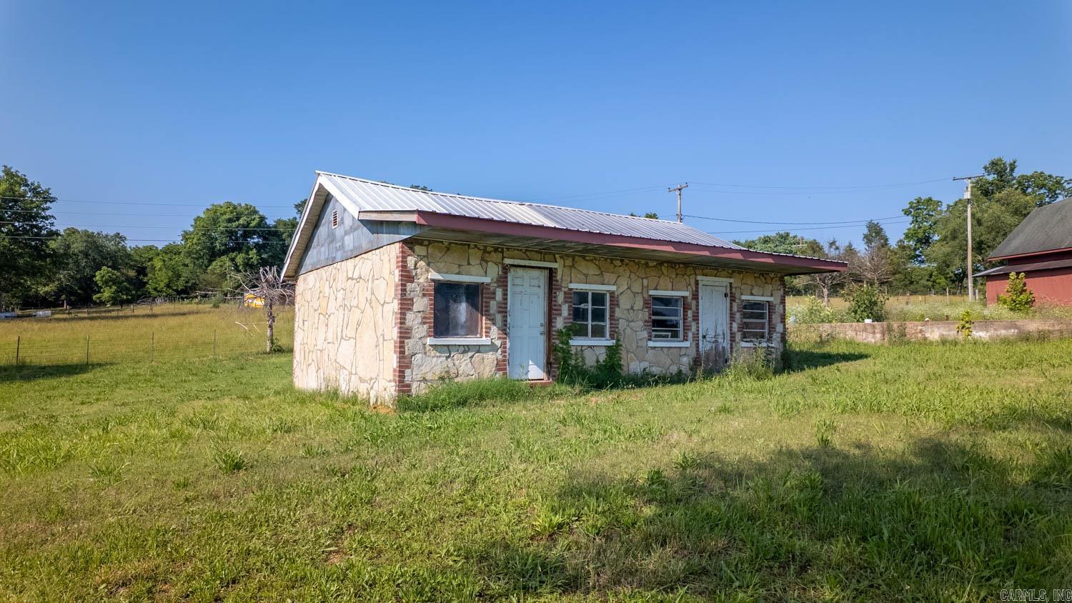 2516 US Highway 63  Hardy, AR