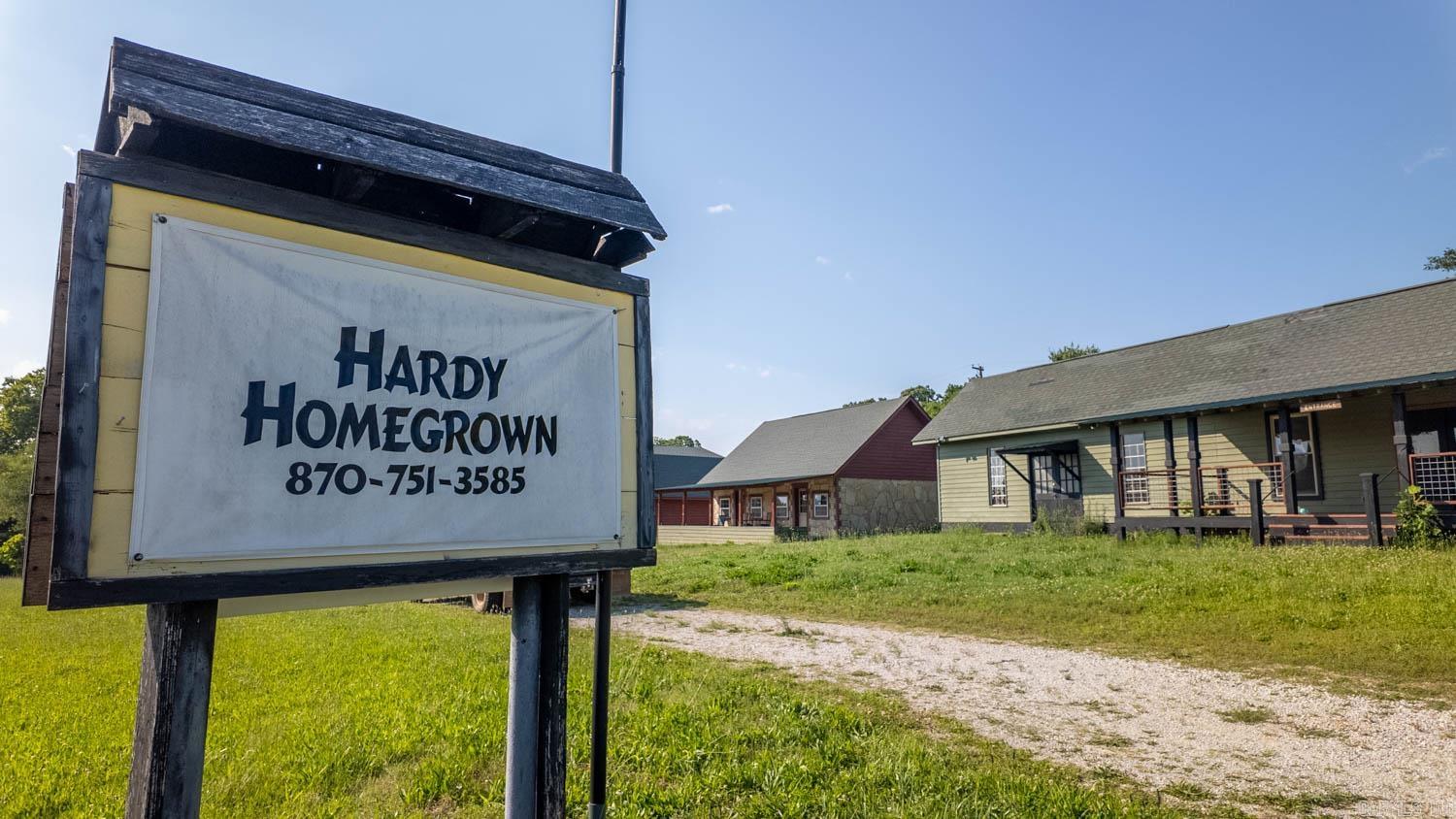 2516 US Highway 63  Hardy, AR