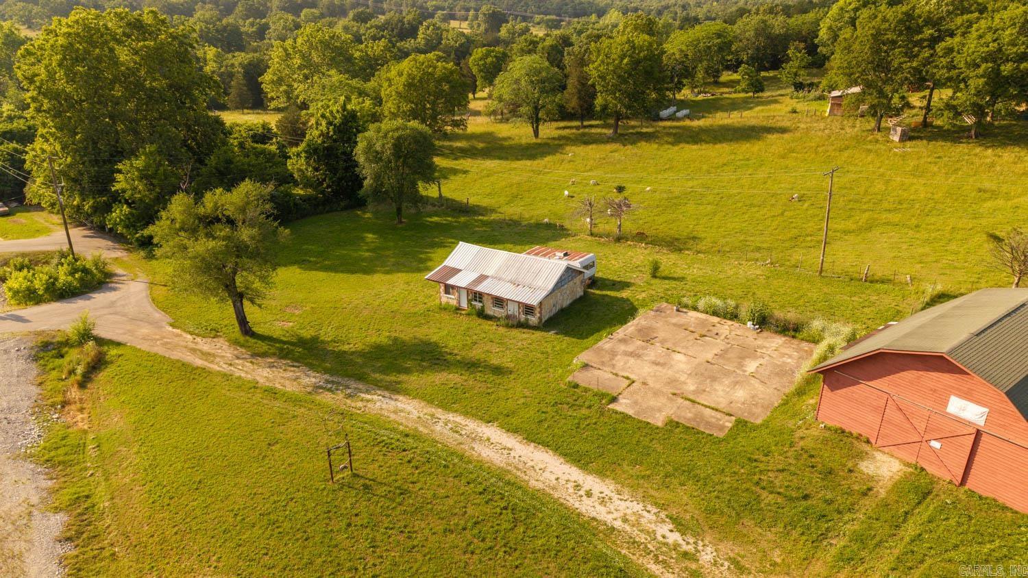 2516 US Highway 63  Hardy, AR