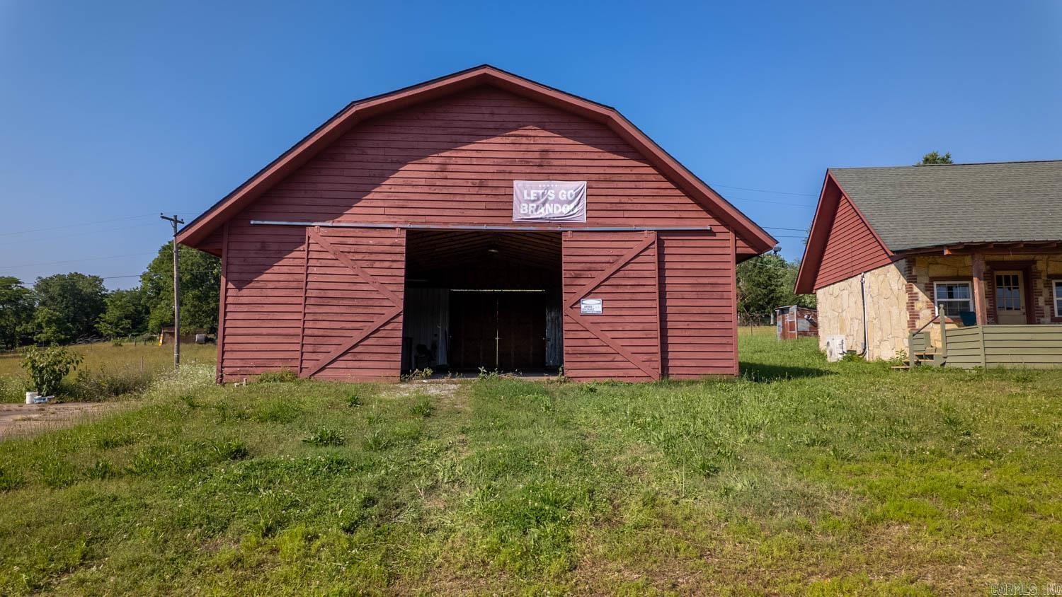 2516 US Highway 63  Hardy, AR