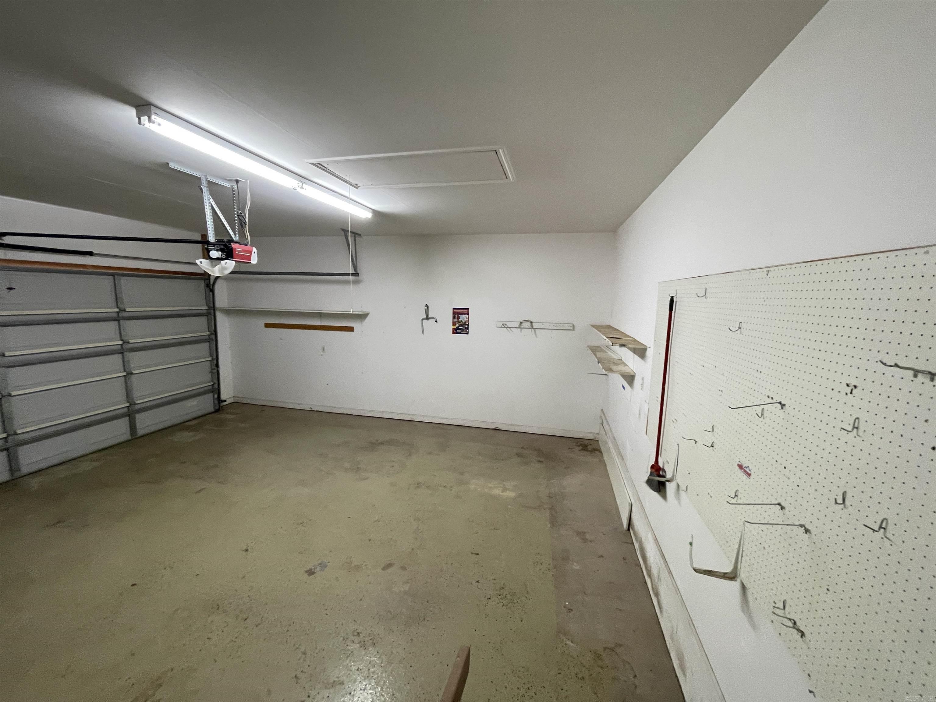 1756 White Oak Lane  Benton, AR