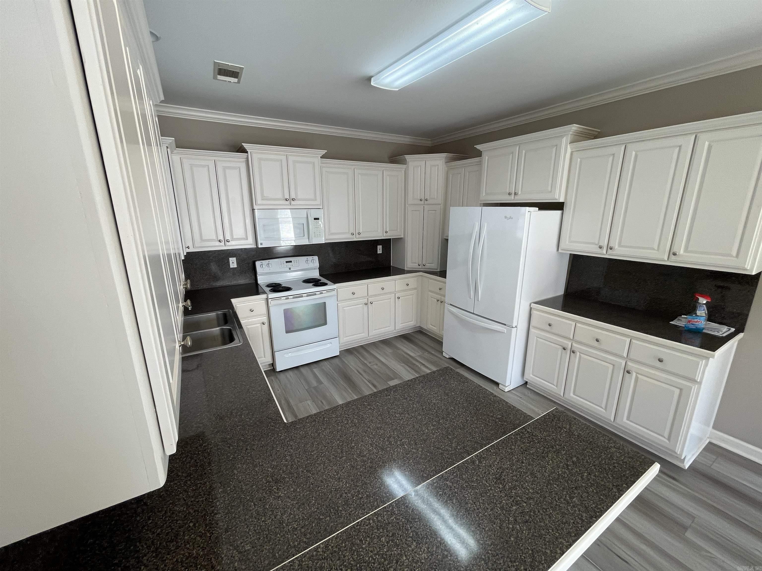 1756 White Oak Lane  Benton, AR