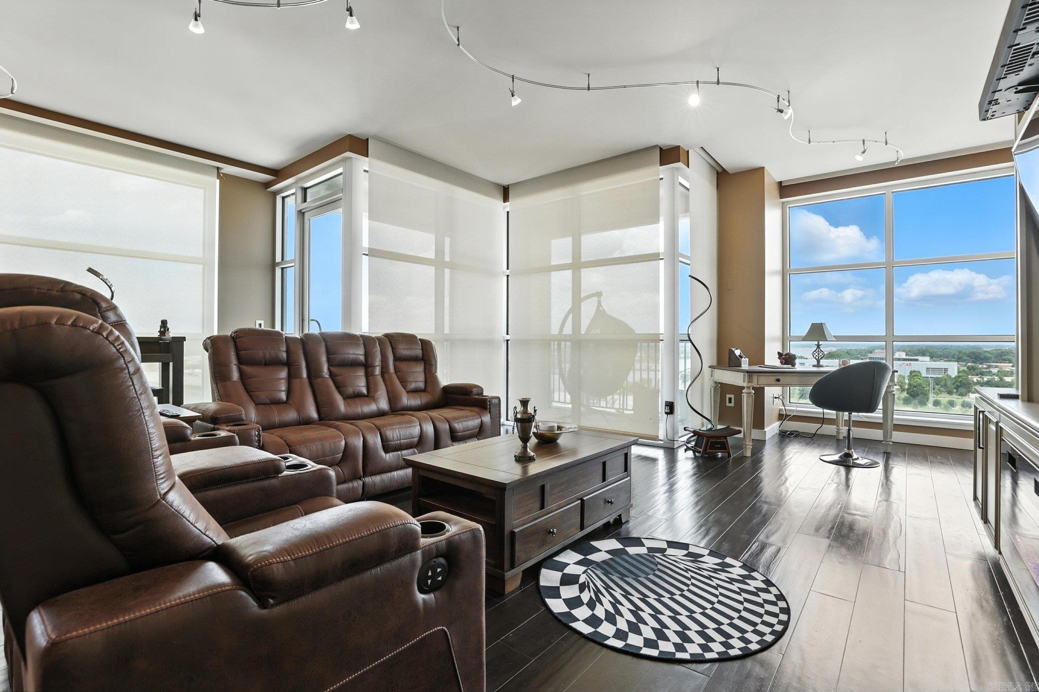 521 President Clinton Avenue