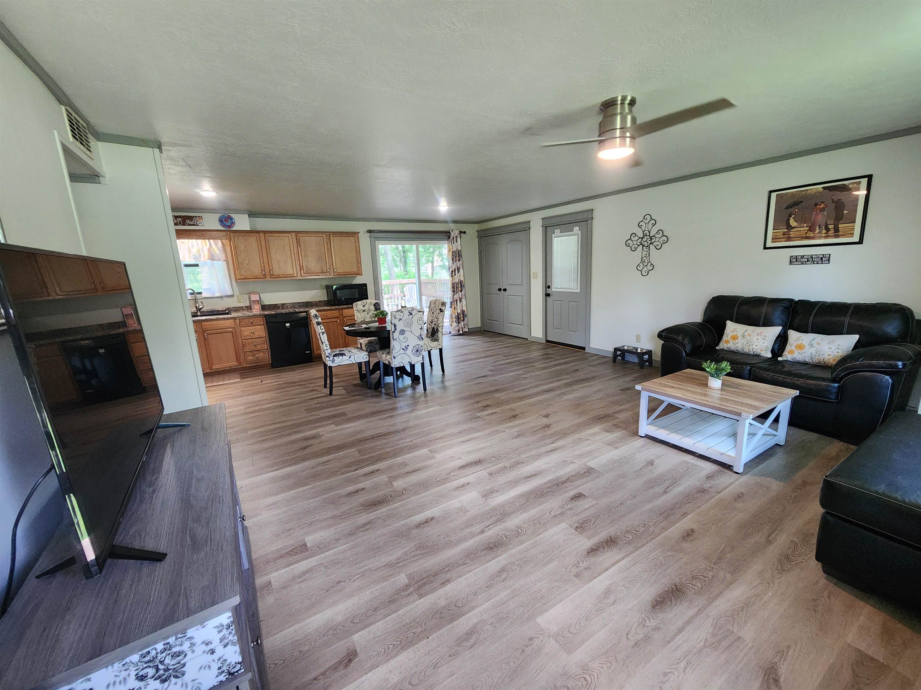 110 Peace Valley  Ash Flat, AR