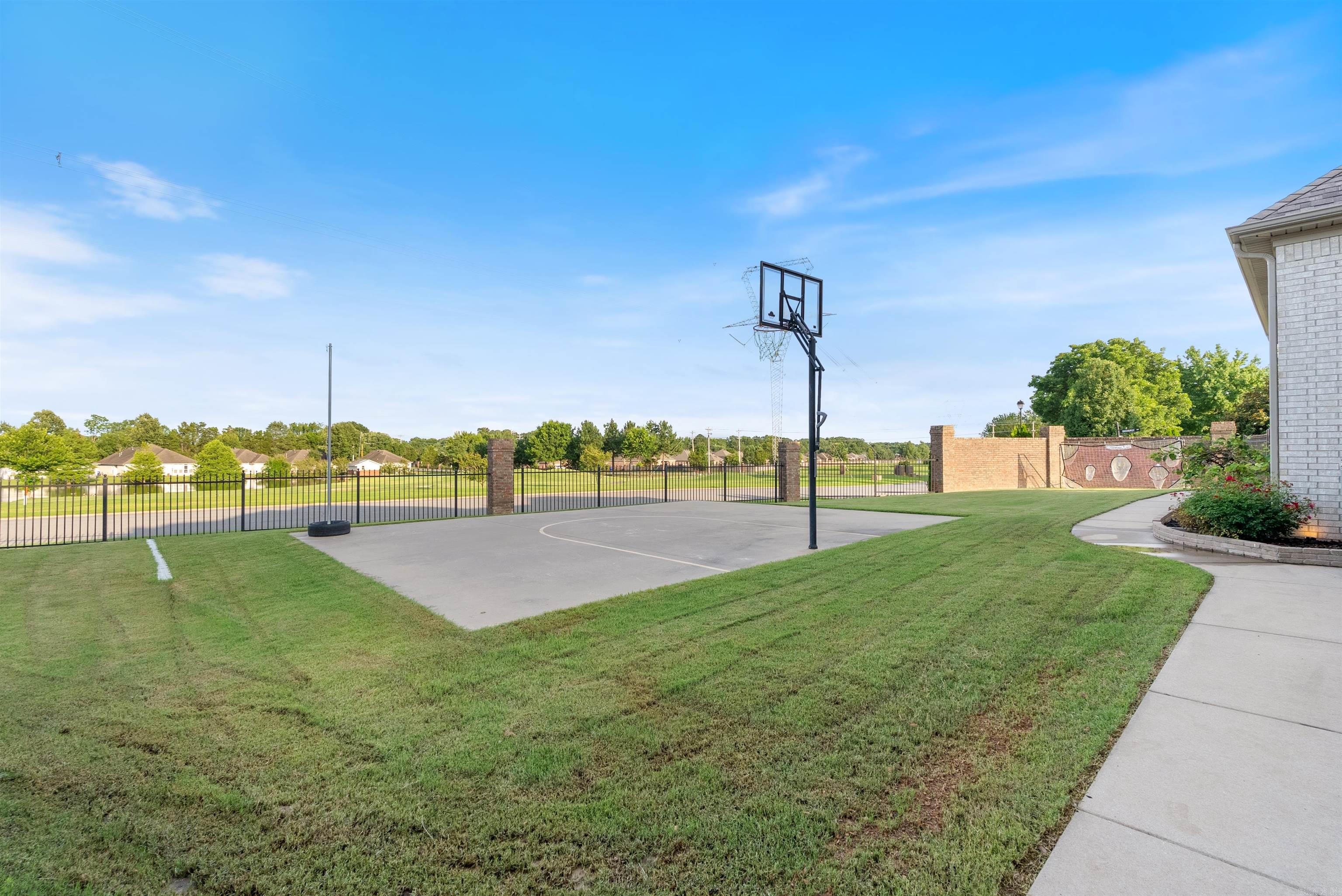 5090 Oakhurst Way Conway, AR 72034