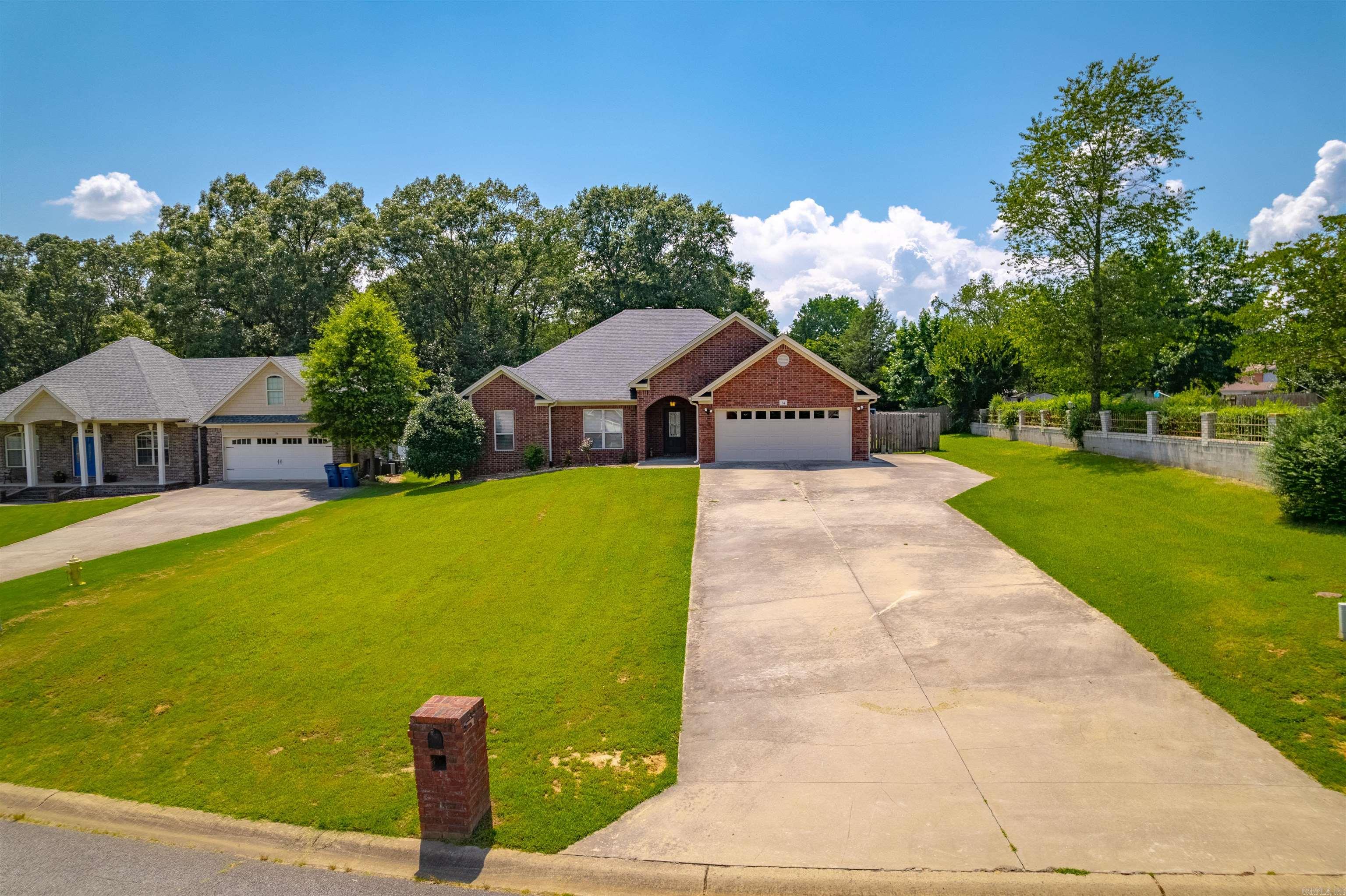 24 Tradewinds Dr — photo 2