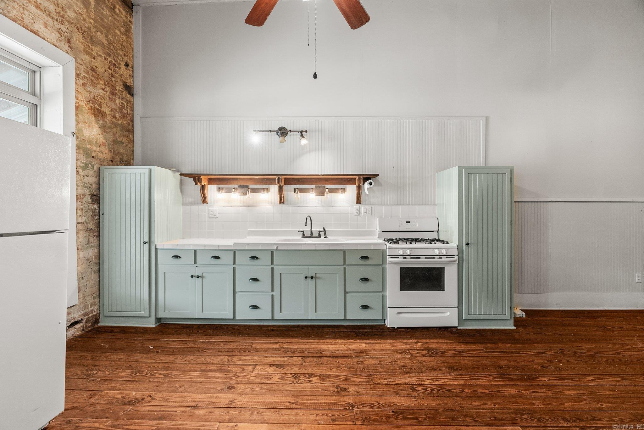 414 Main Street  Leslie, AR