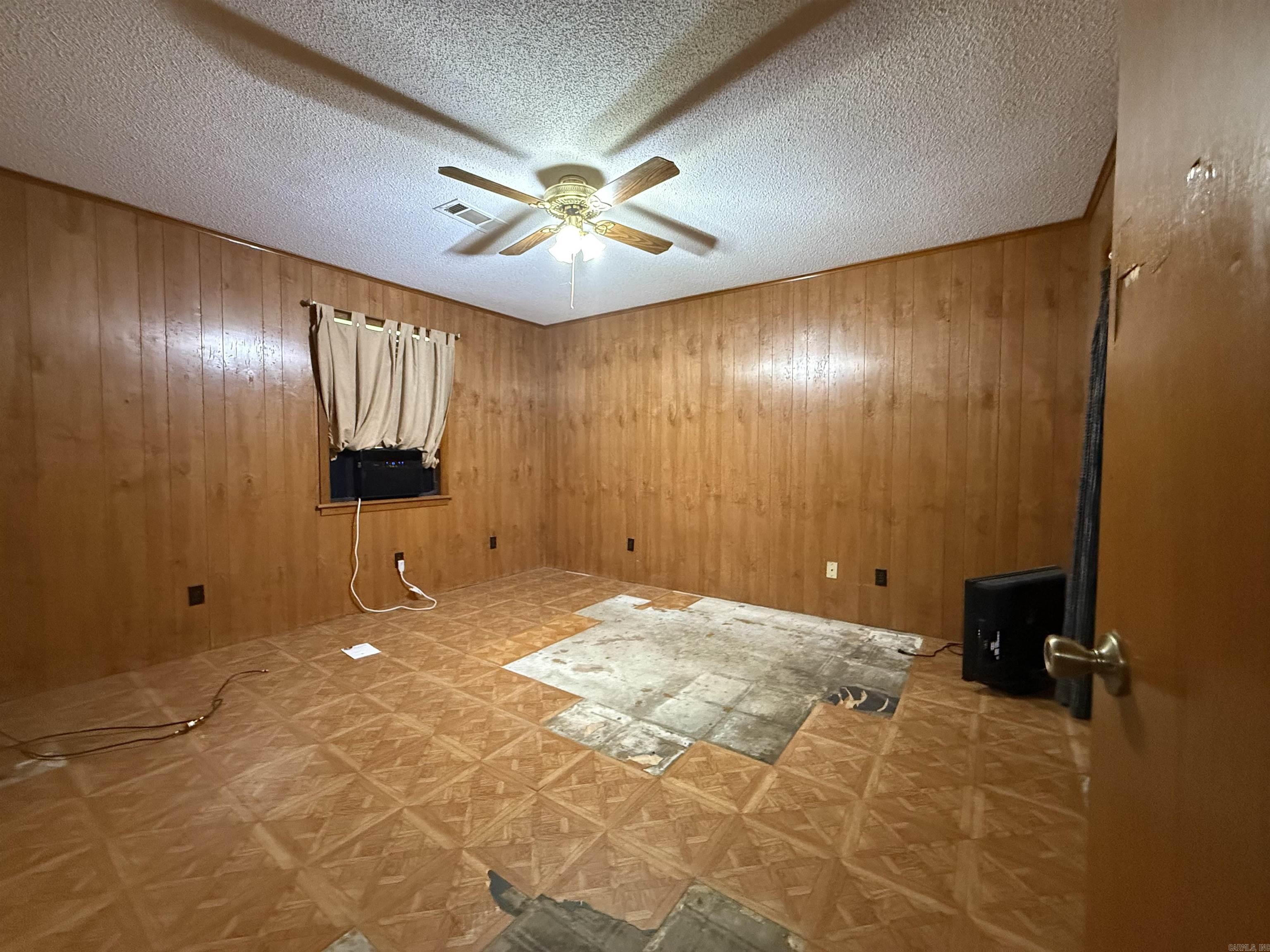 2339 N HWY 167  Hampton, AR