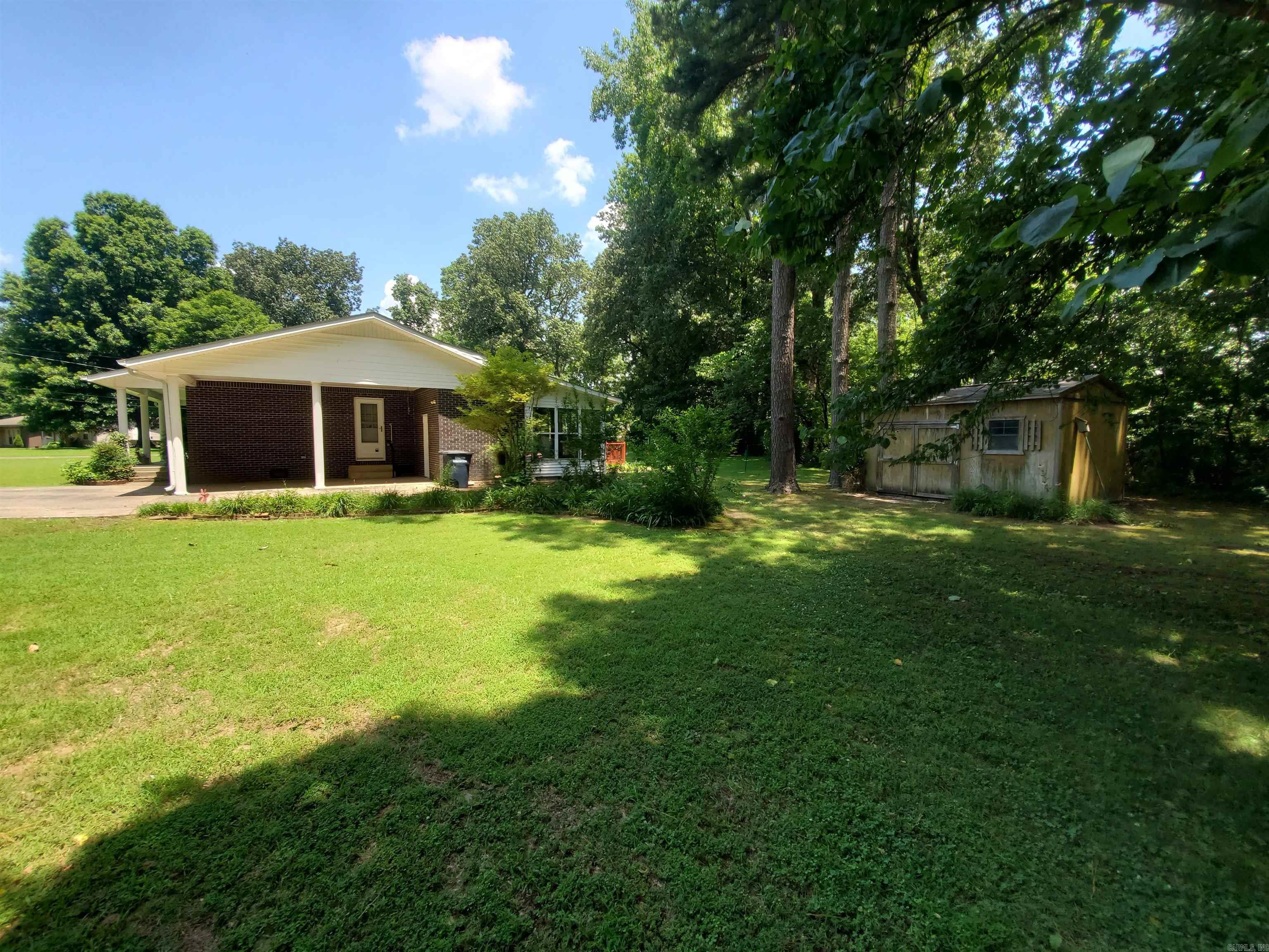 937 Homecrest Drive Piggott, AR 72454