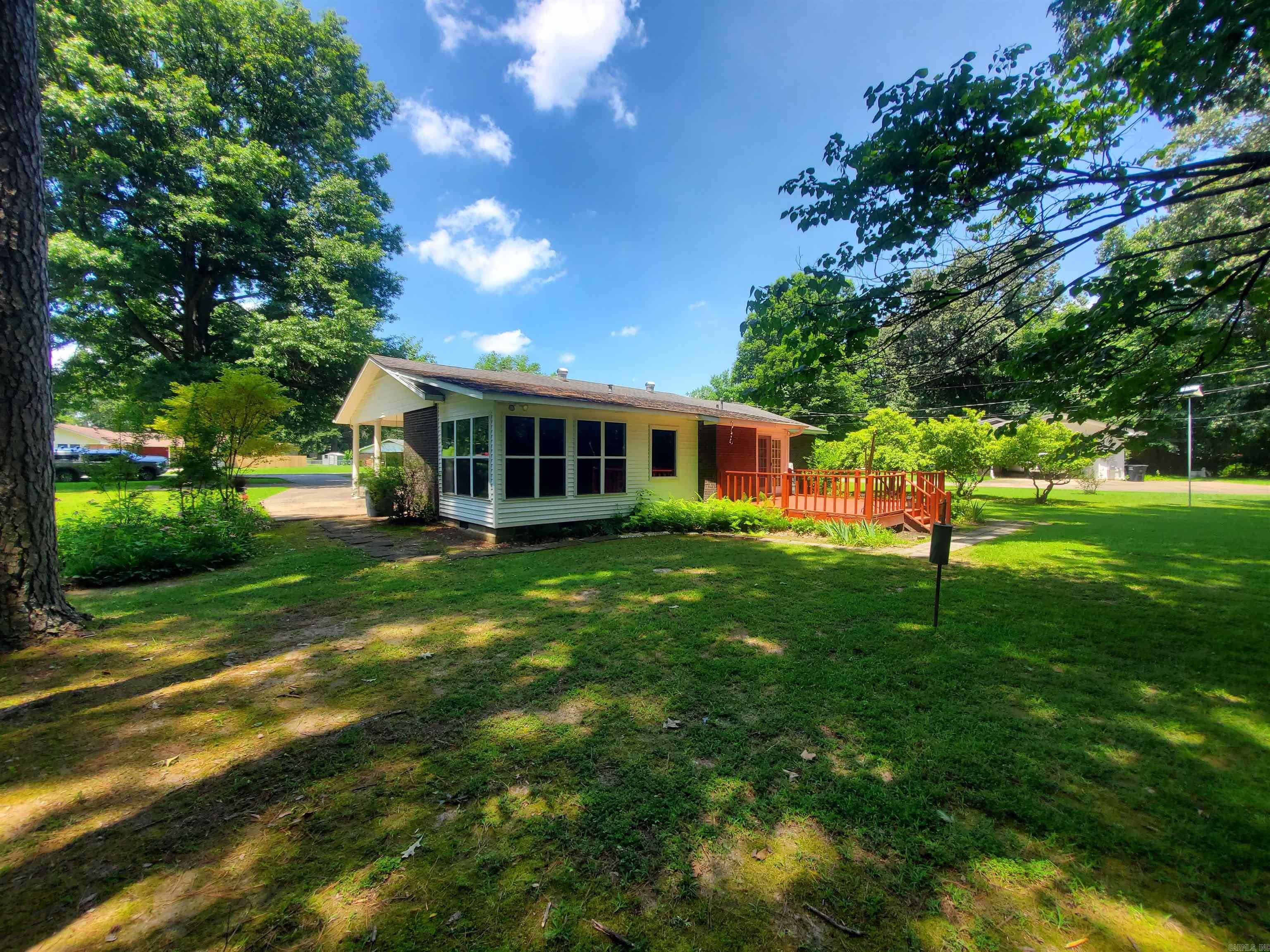 937 Homecrest Drive Piggott, AR 72454