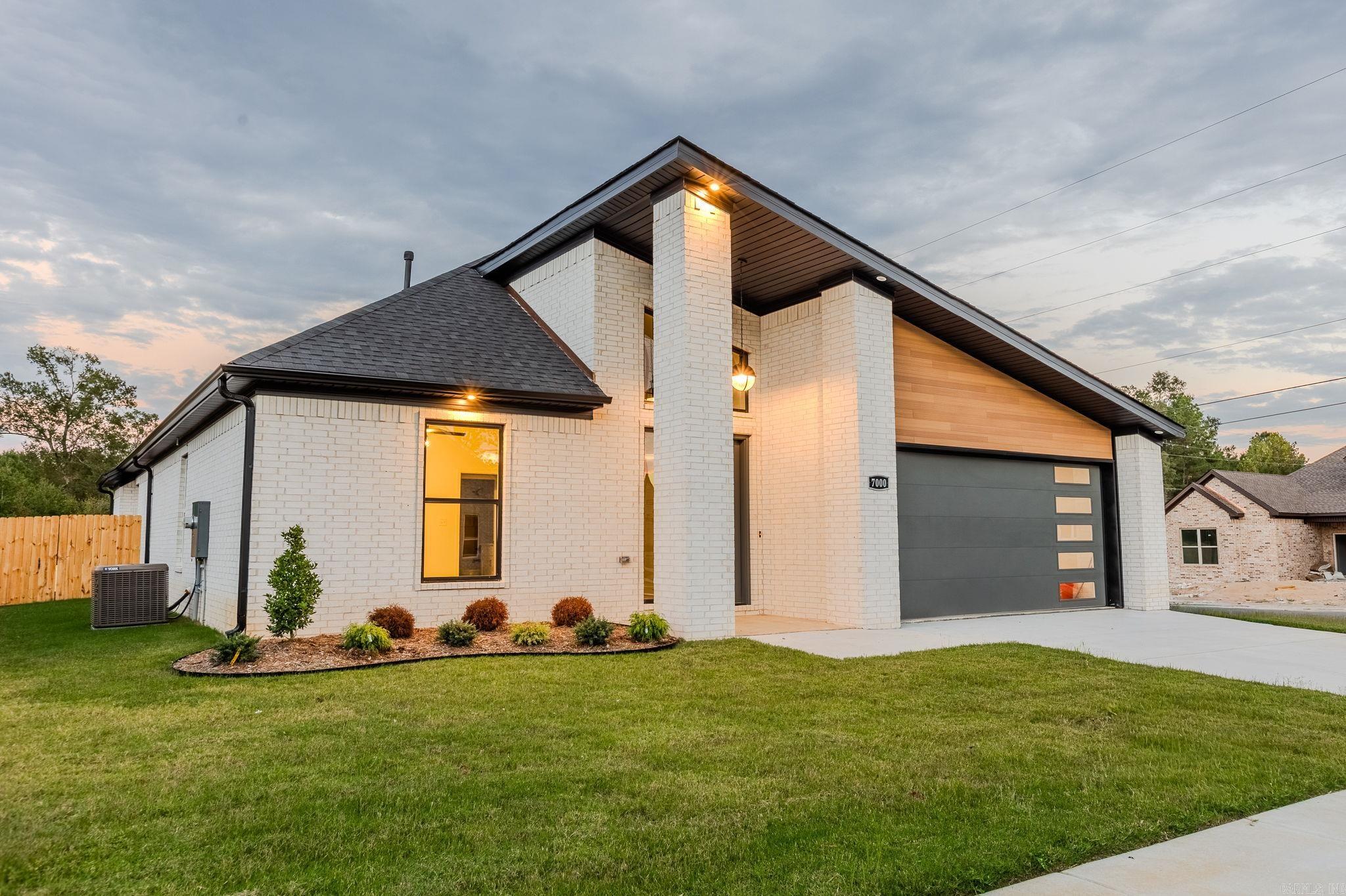 7000 Cold Creek Alexander, AR 72002