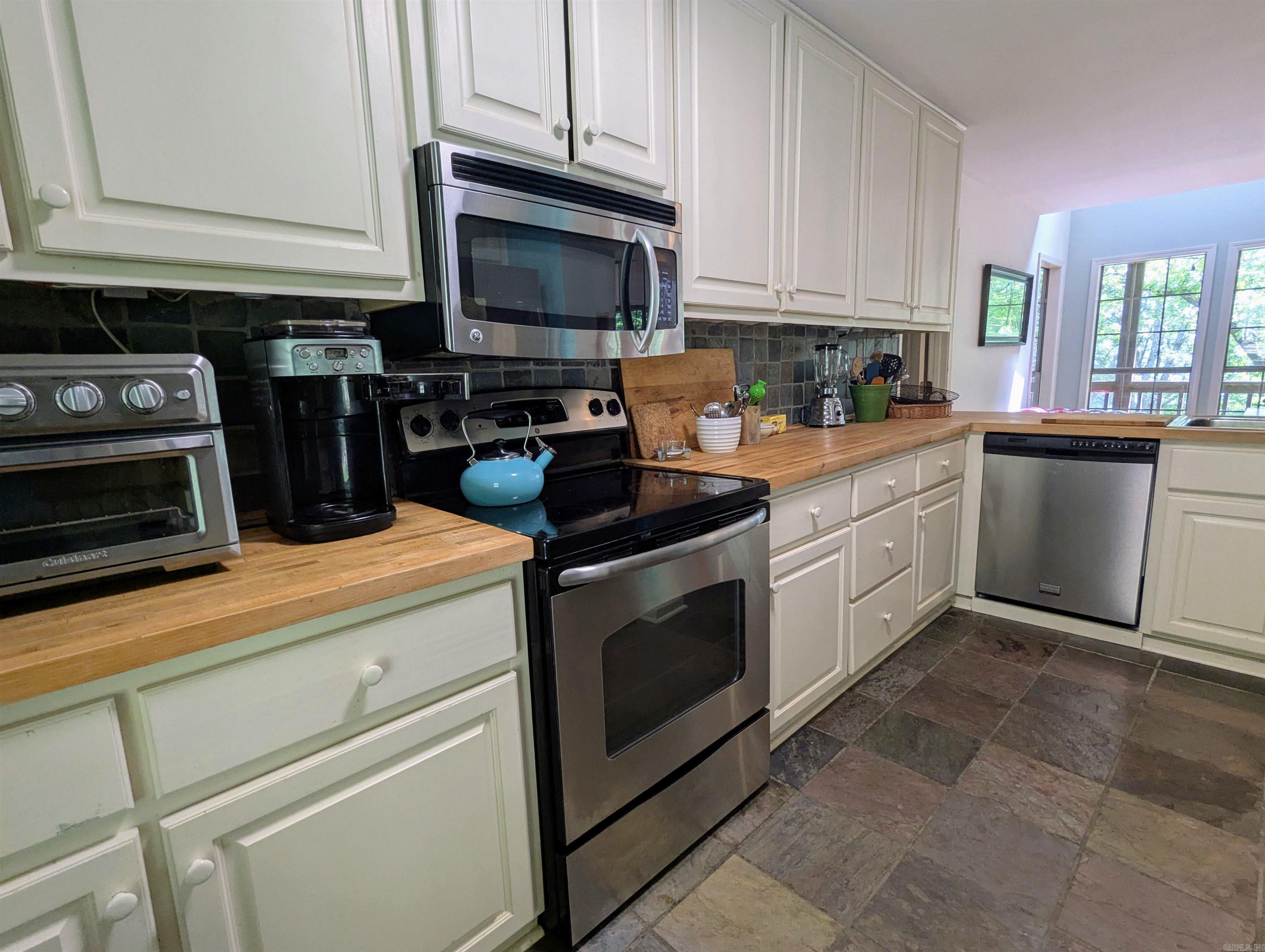 160 Lake Point Drive Quitman, AR 72131