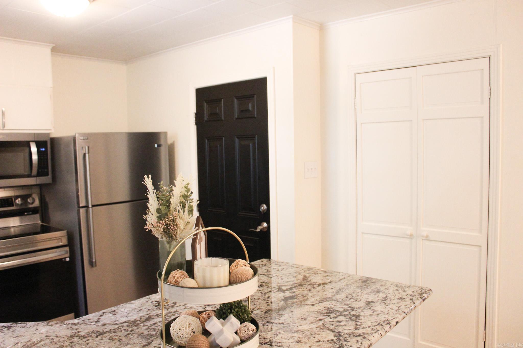 102 S Ella Searcy, AR 72143