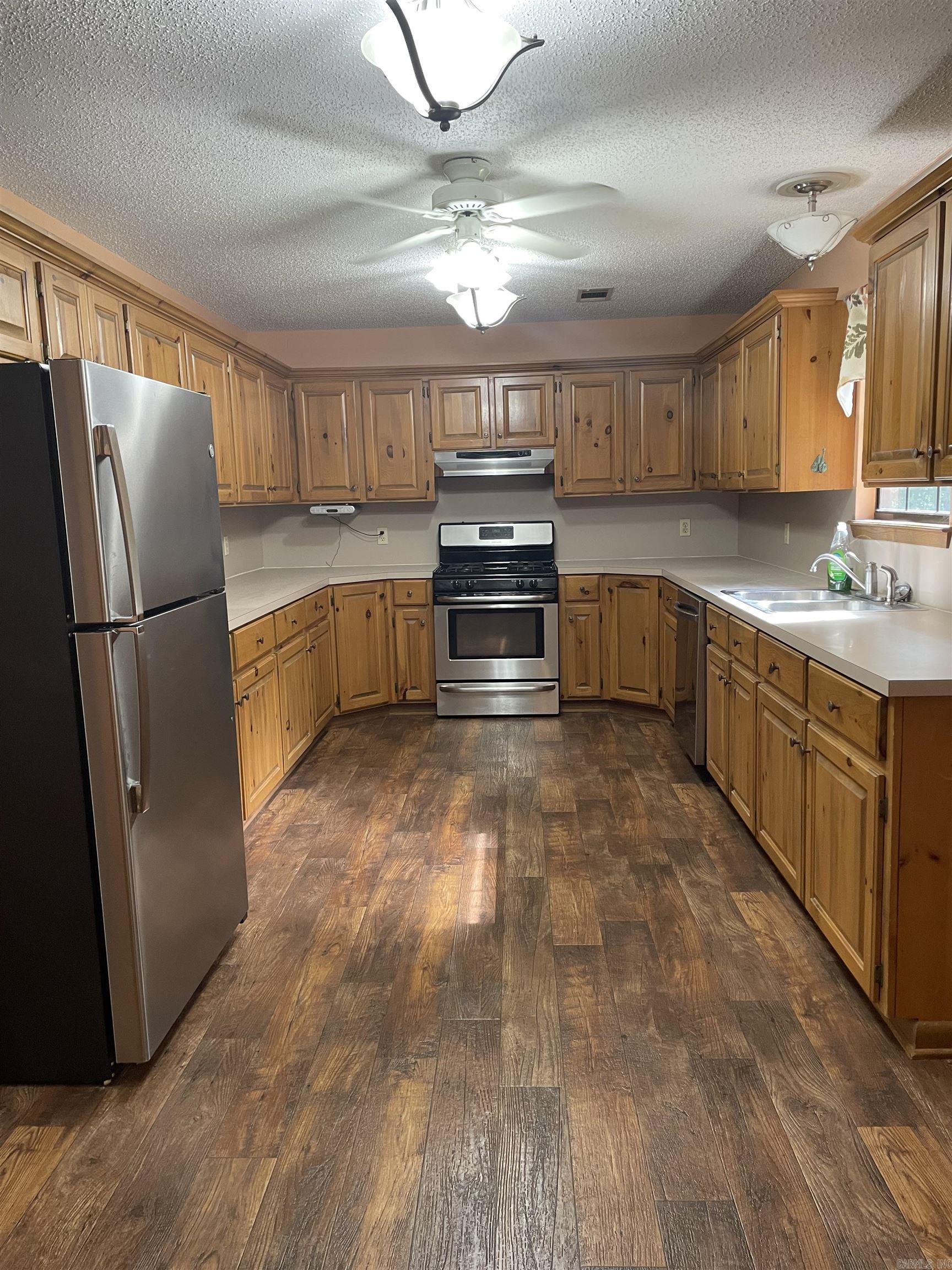 214 Chick Ln — photo 2