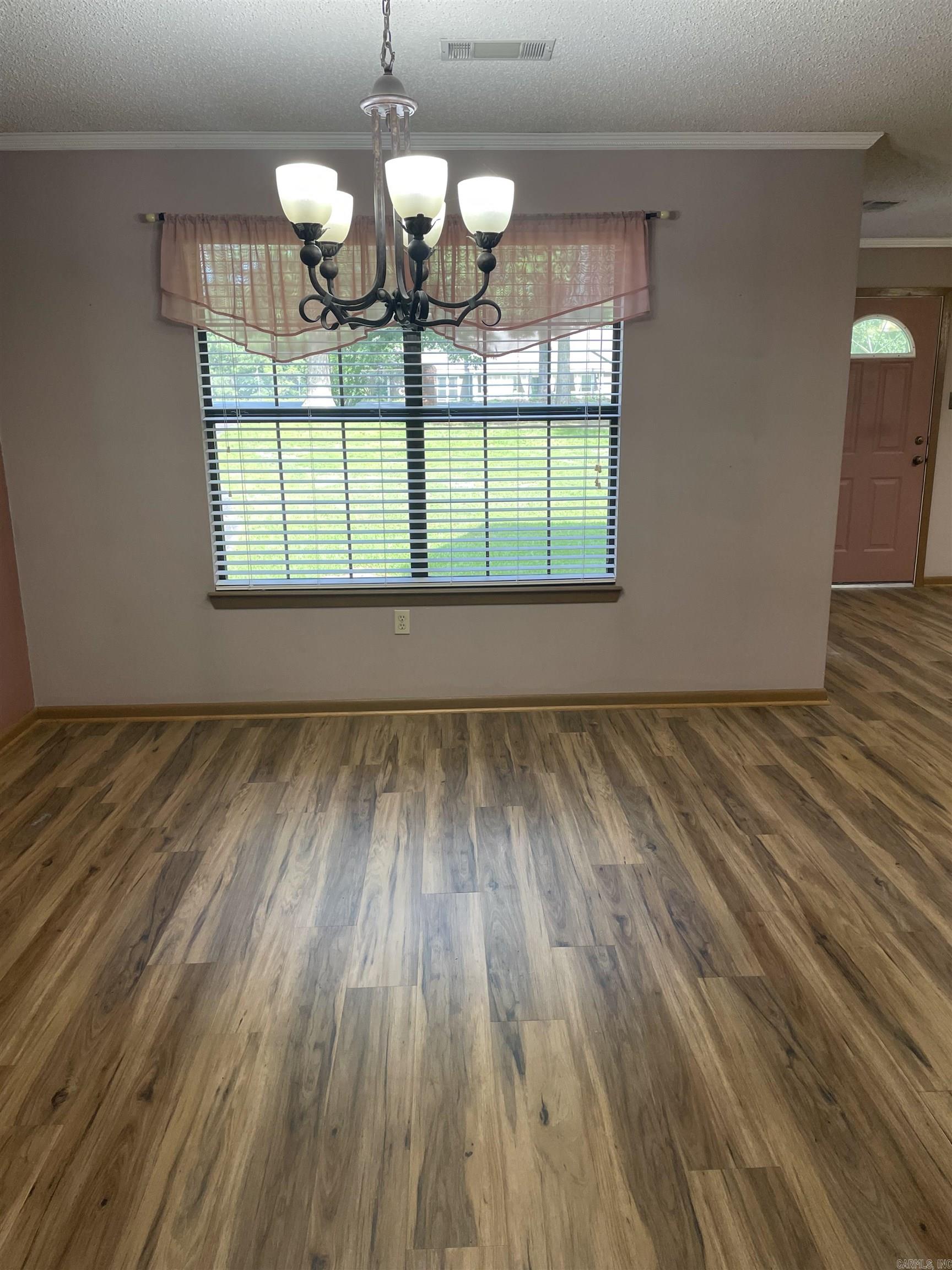 214 Chick Ln — photo 3