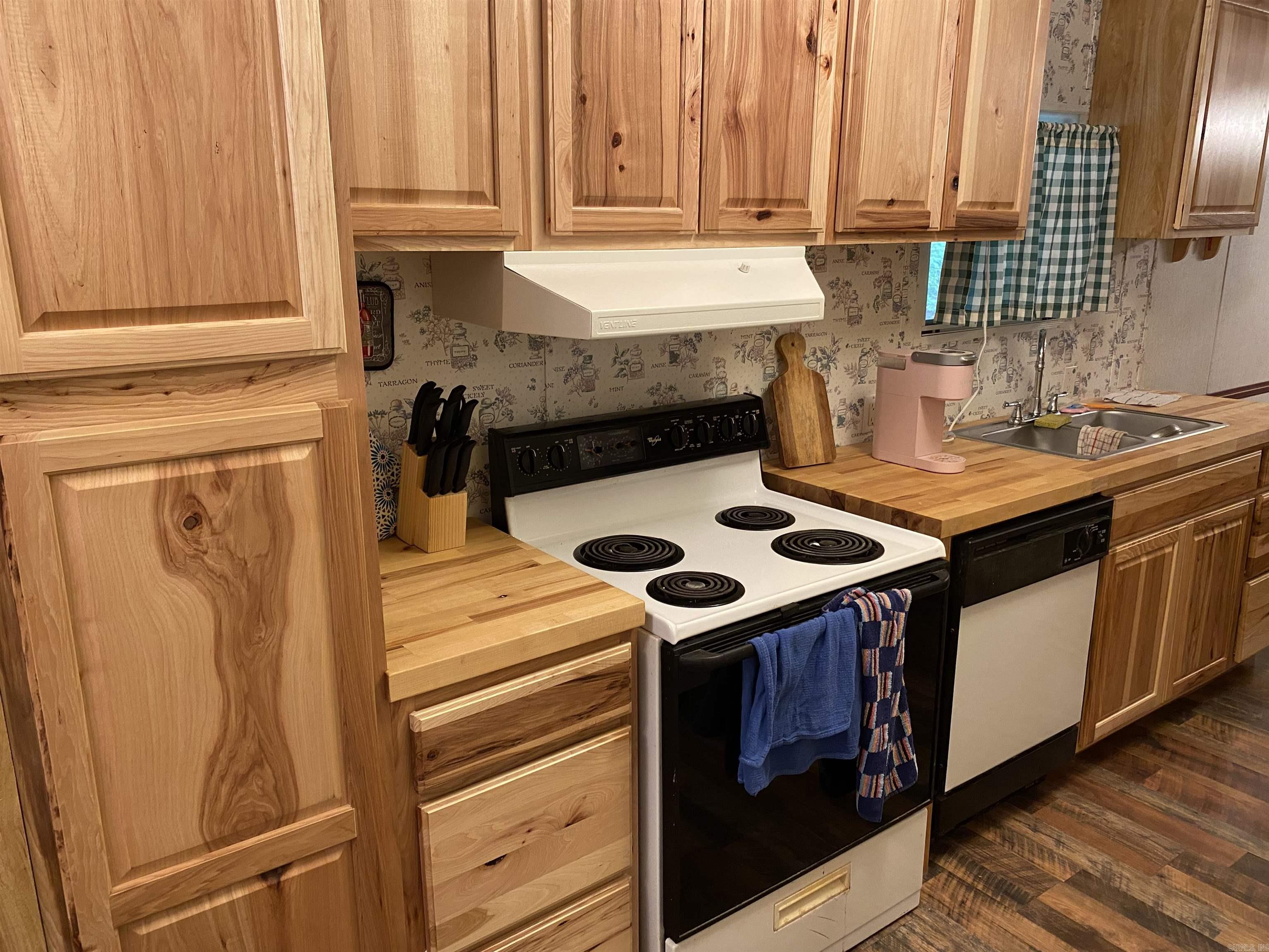 84 Prince  Greers Ferry, AR