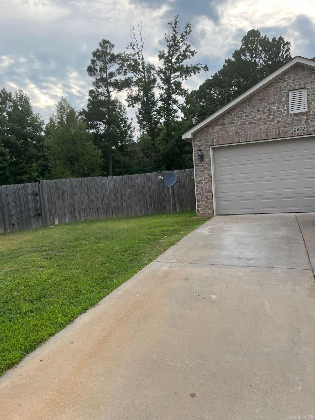 6472 Amalie Drive — photo 2