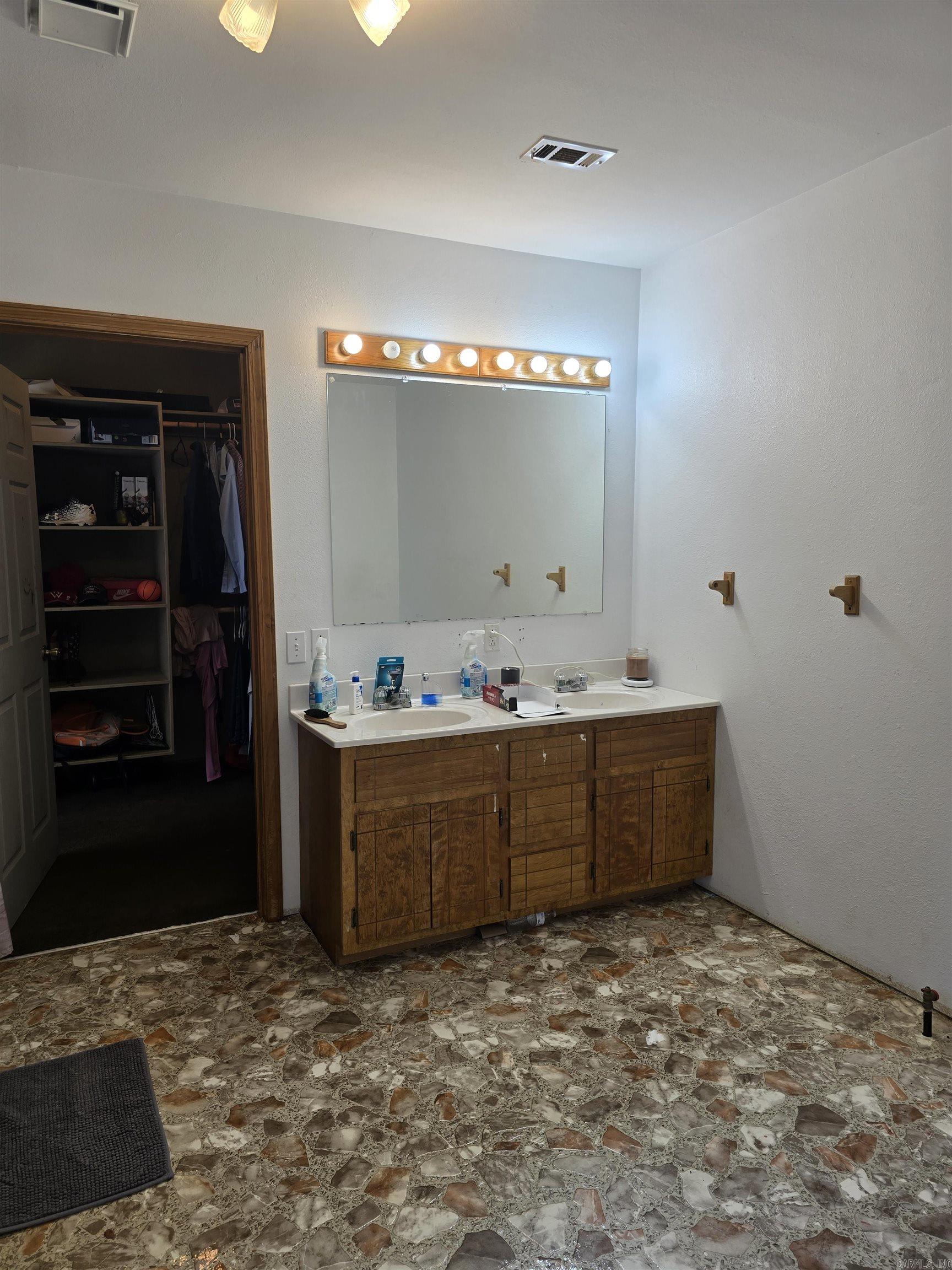 3595 Polk Road 54 Mena, AR 71953