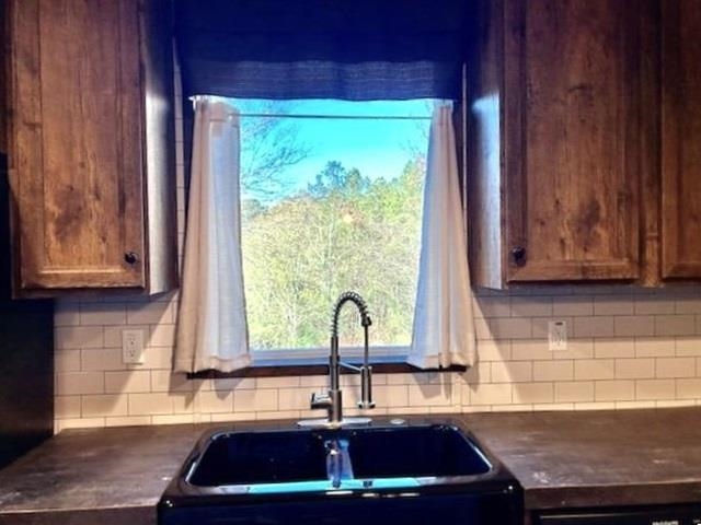 21119 N Hwy 5  Mountain View, AR