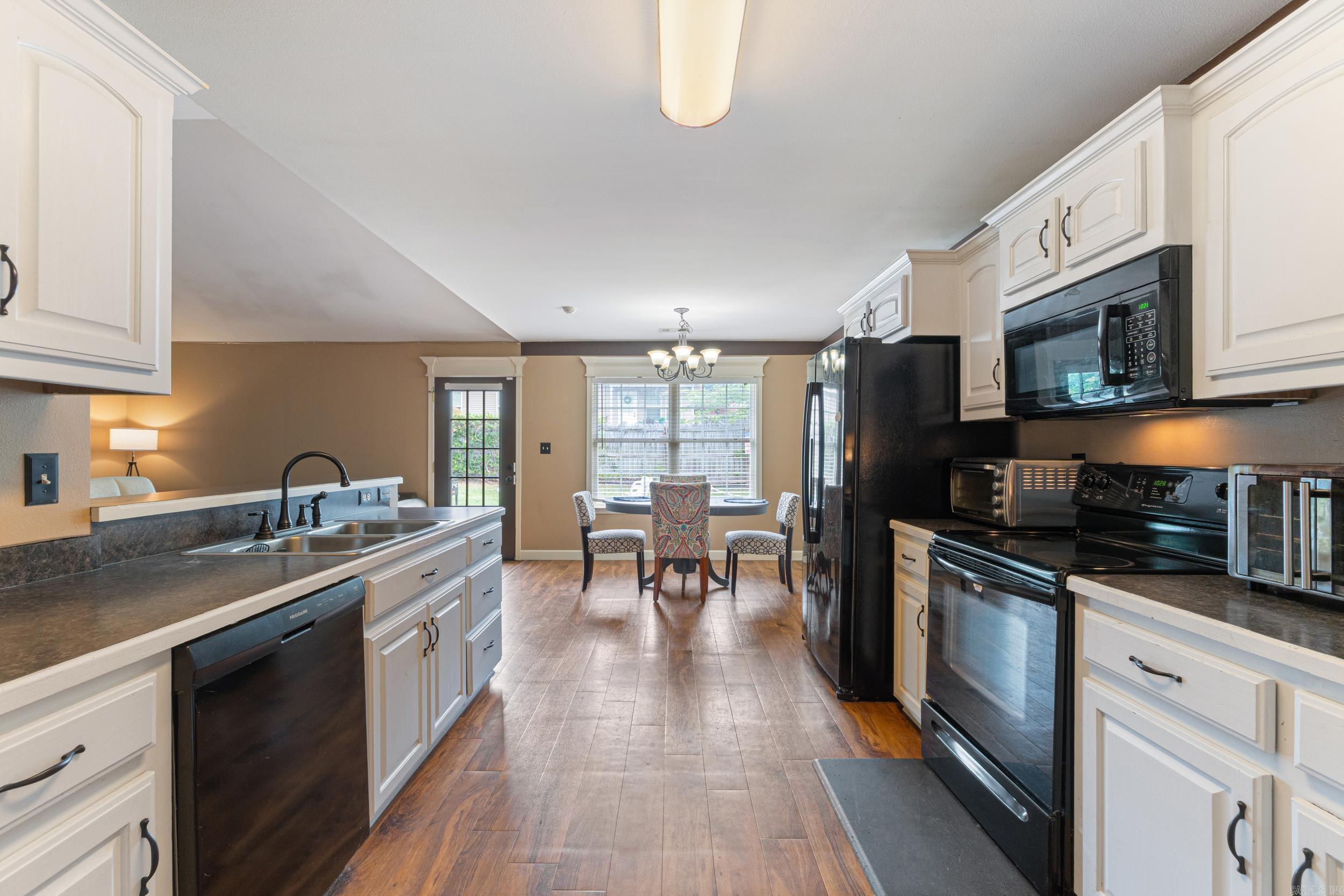 1641 White Oak Circle  Benton, AR