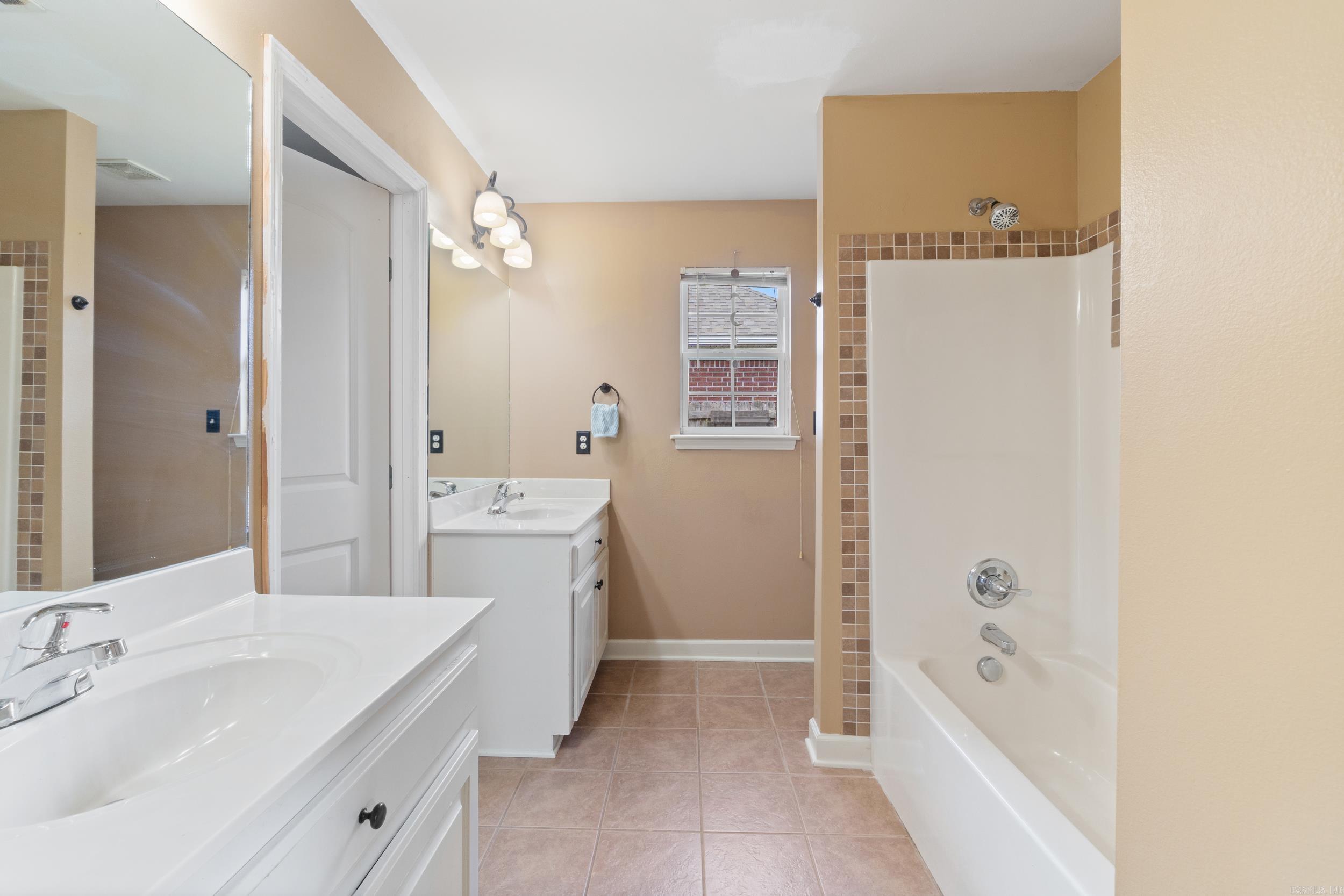 1641 White Oak Circle  Benton, AR