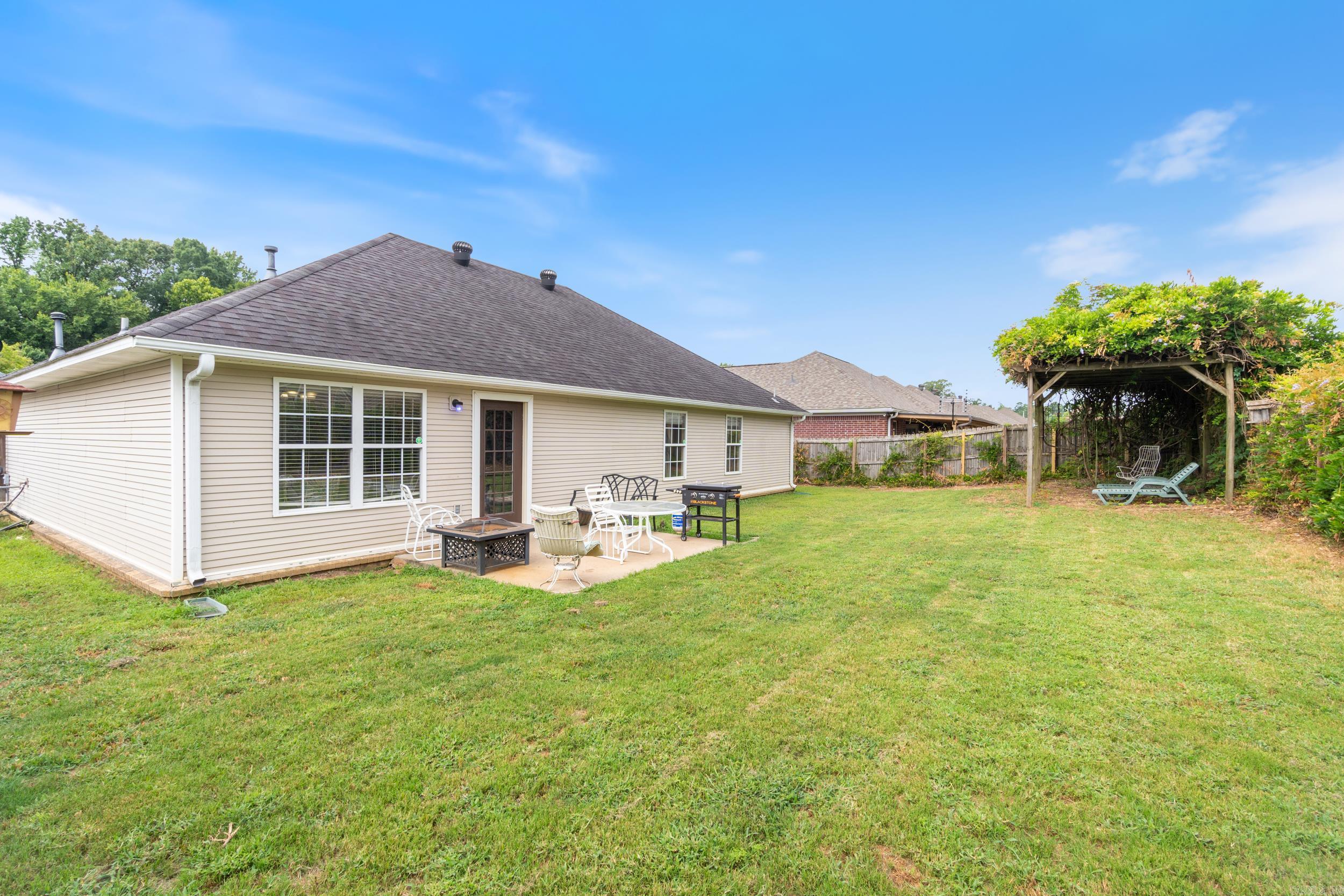 1641 White Oak Circle  Benton, AR