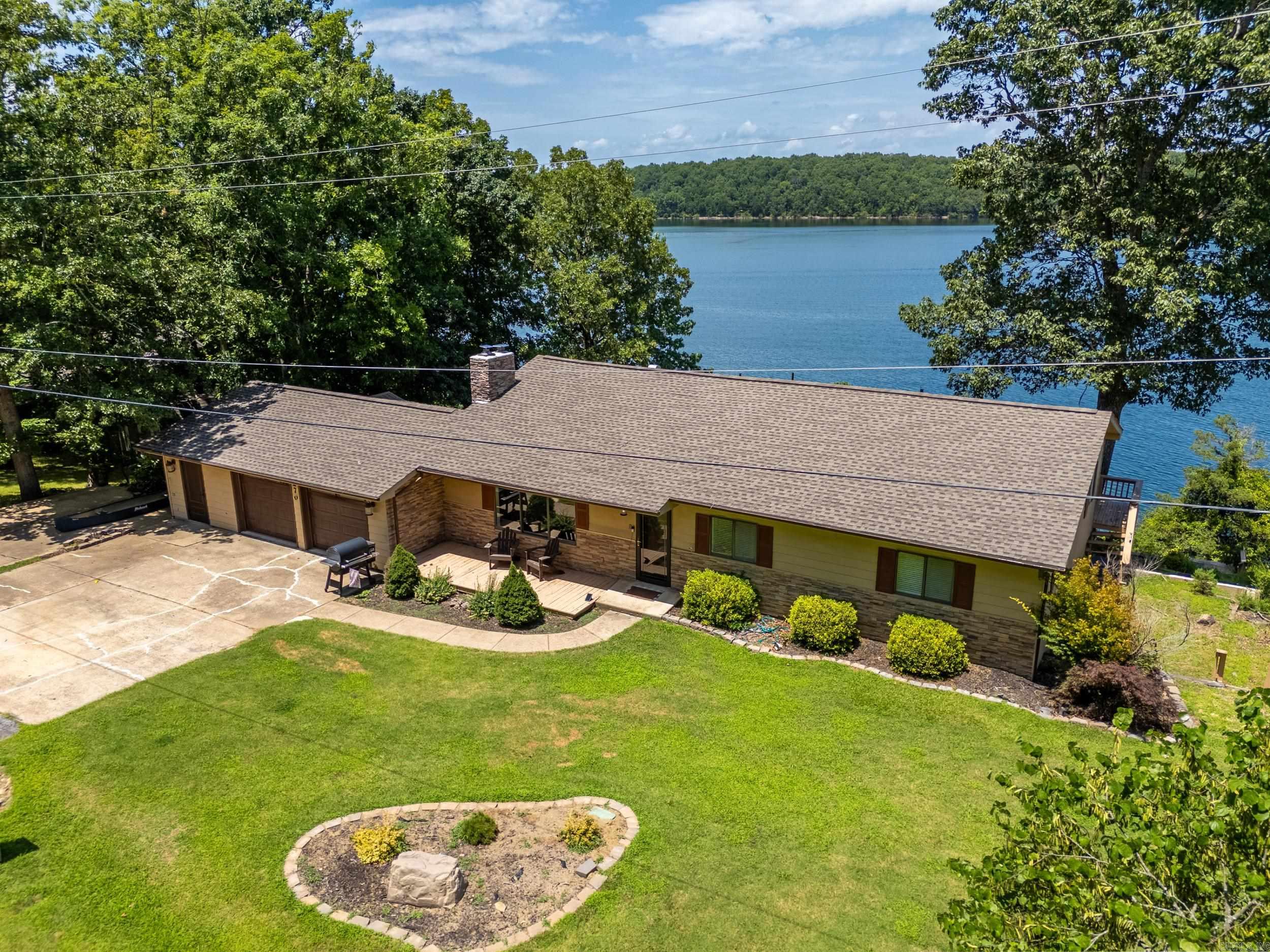270 Ferncliff Point