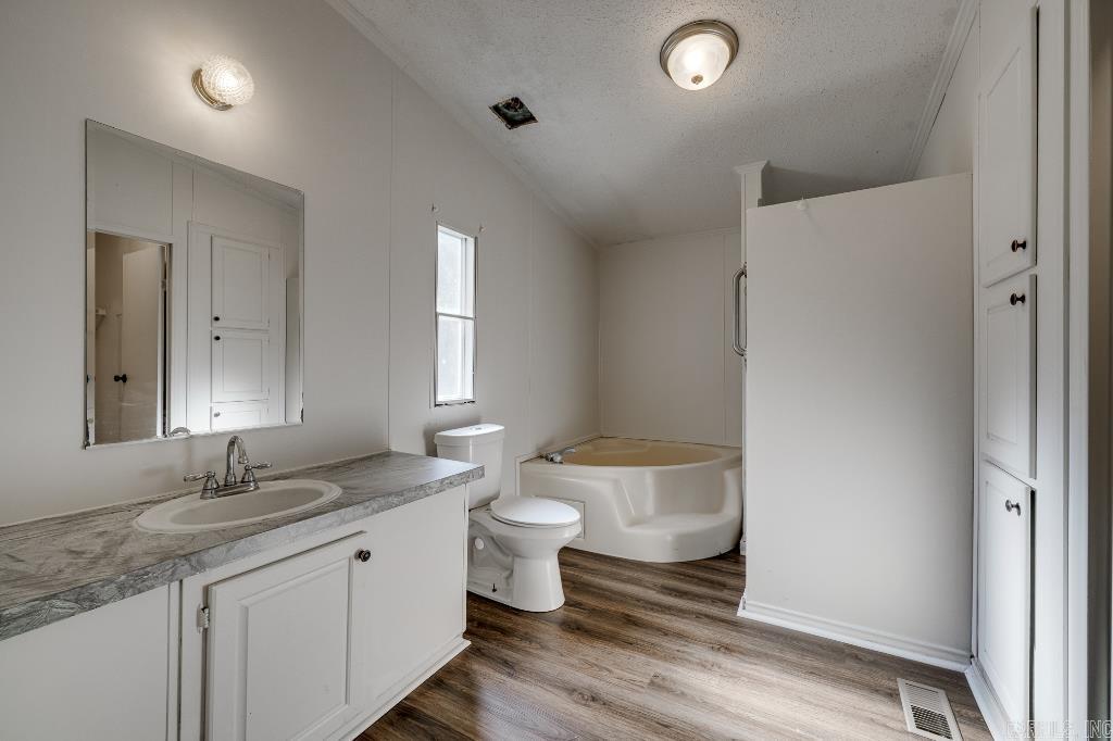 84 E Greentree Road Ward, AR 72176