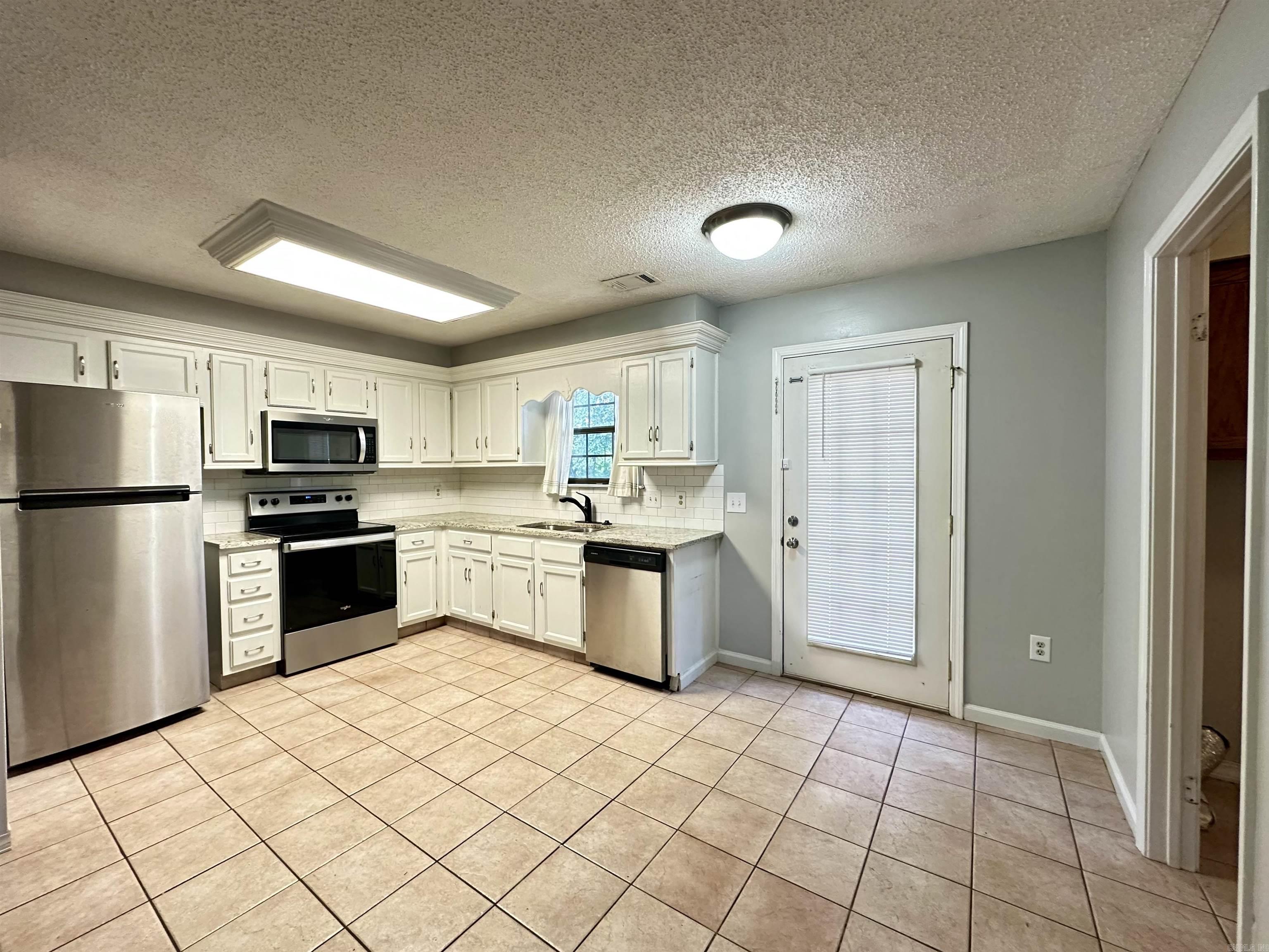 6 Louise Ln  Greenbrier, AR