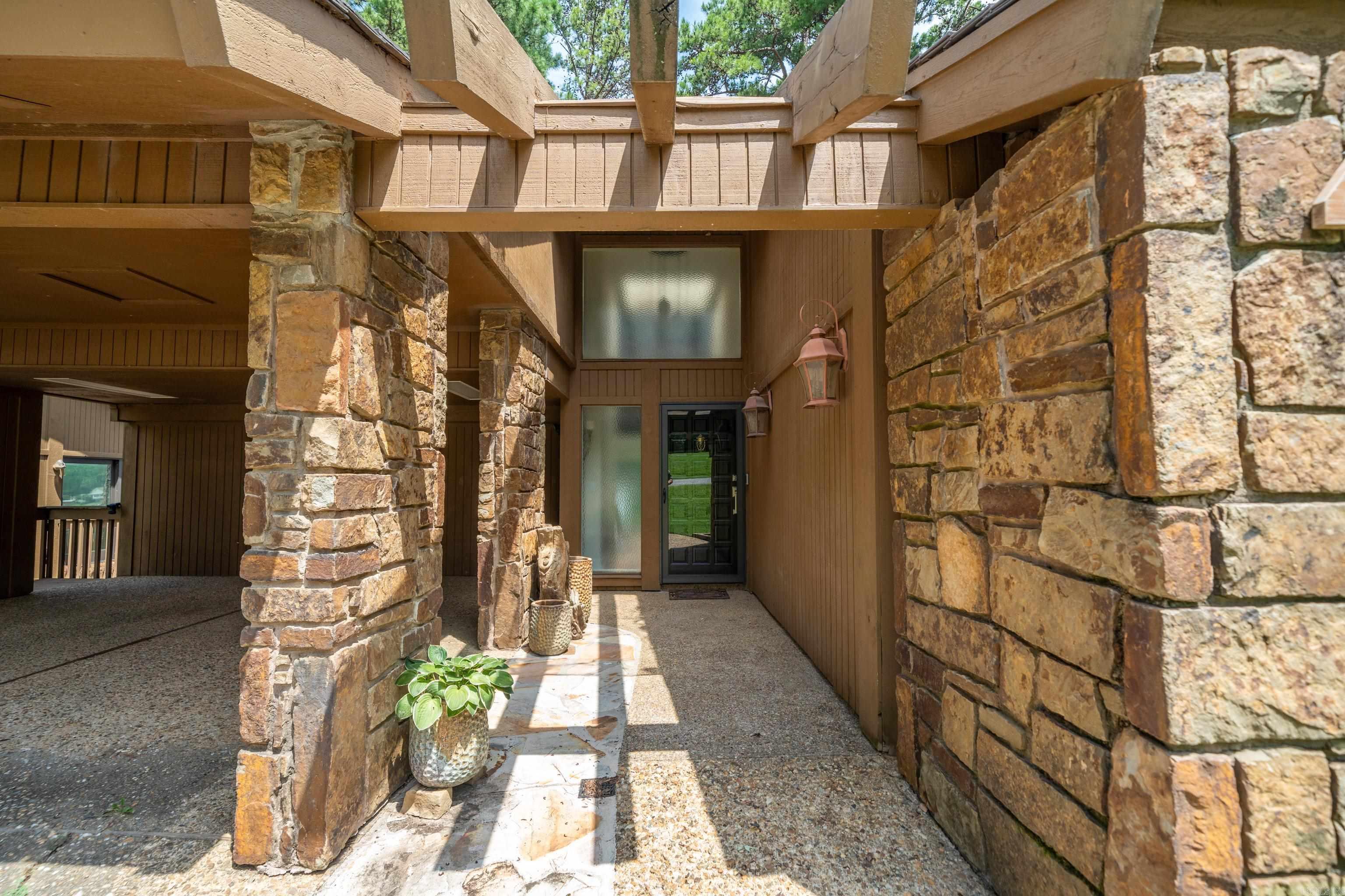 200 Discovery Bay Lane Hot Springs, AR 71913