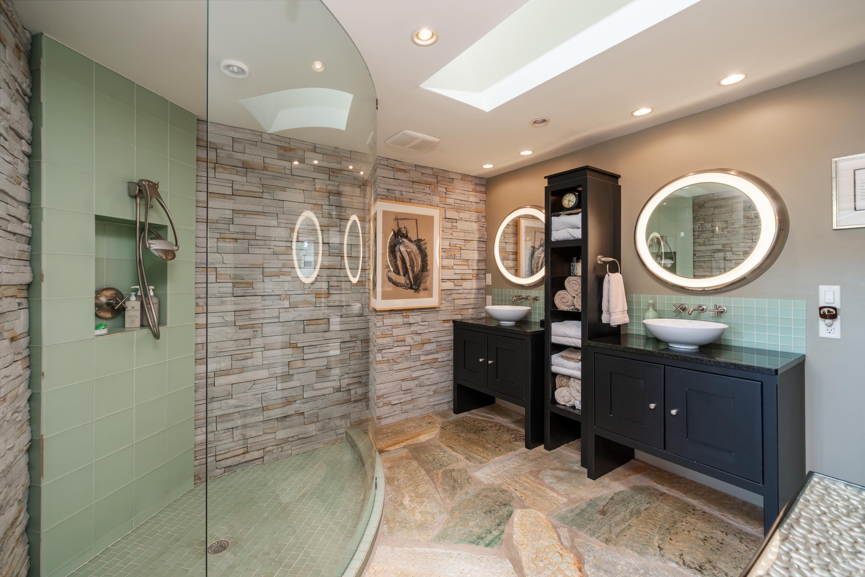 300 Pinehill  Hot Springs, AR