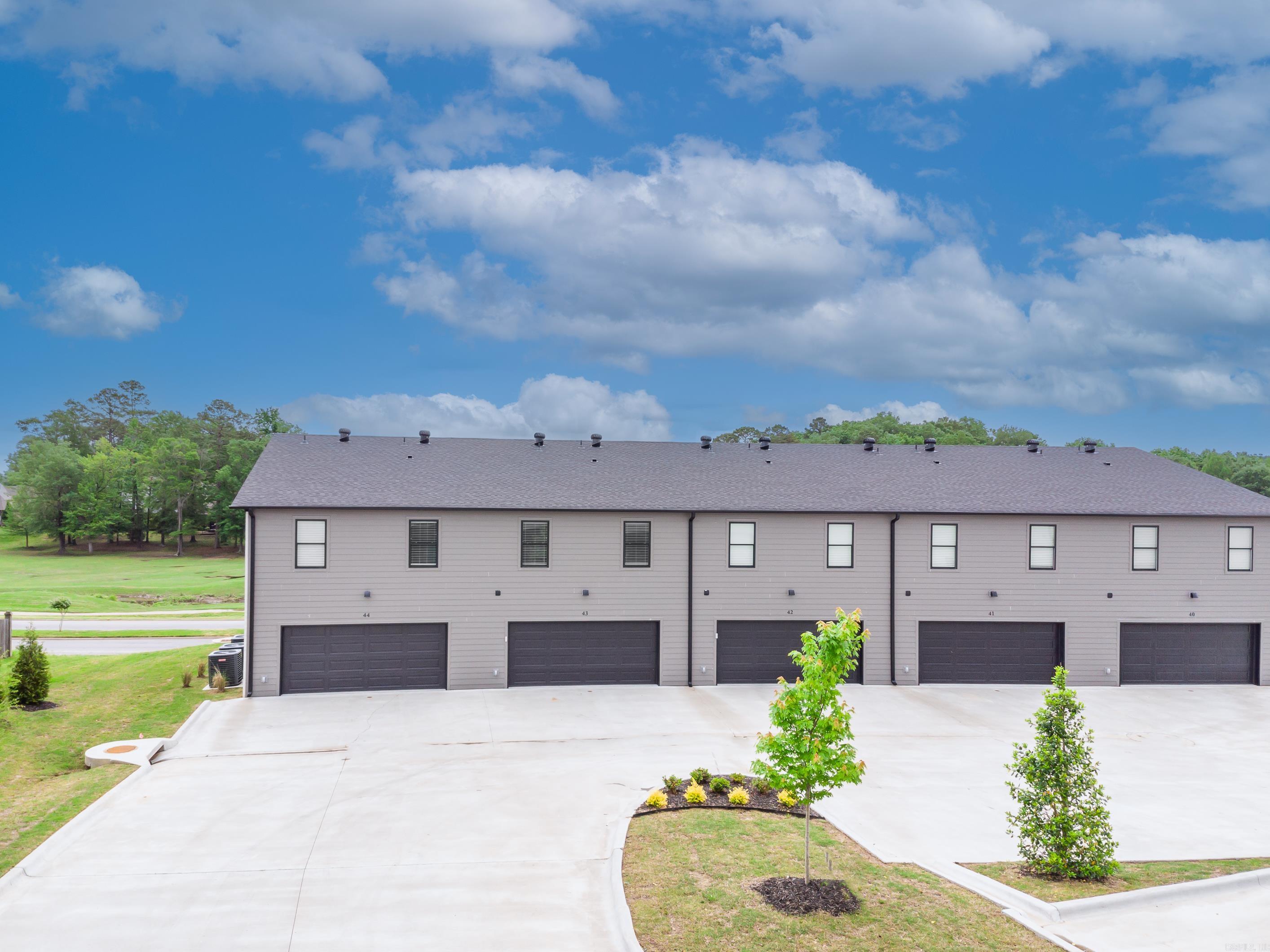 225 Country Club Parkway (24 Units)  Maumelle, AR