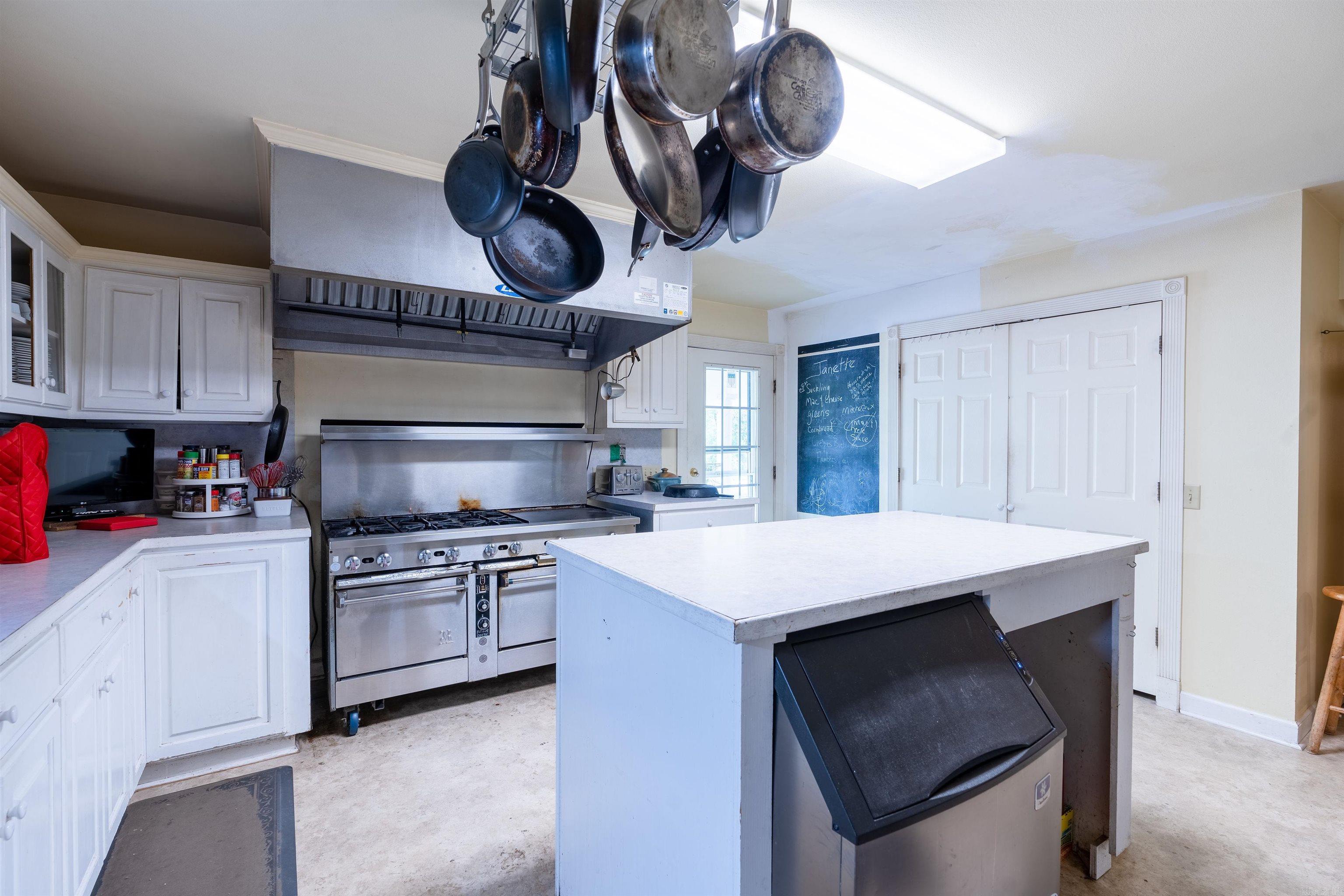 3144 Riverbend  Heber Springs, AR