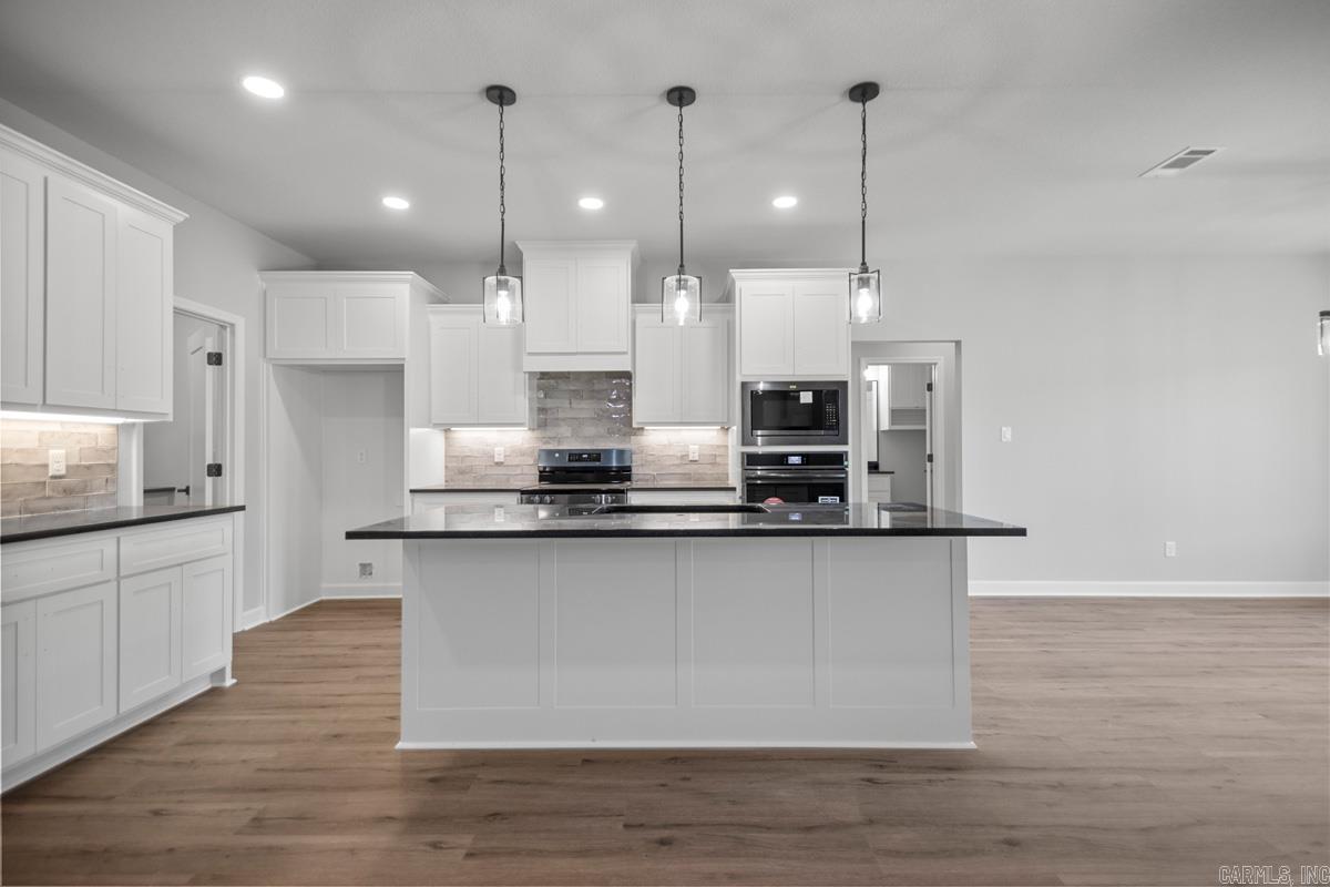 1049 Duke Drive Bauxite, AR 72011