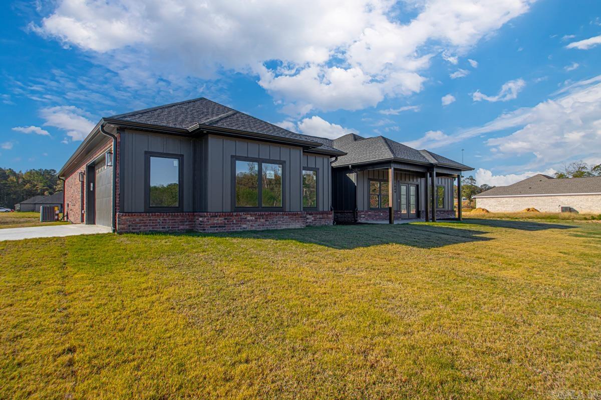 1049 Duke Drive Bauxite, AR 72011