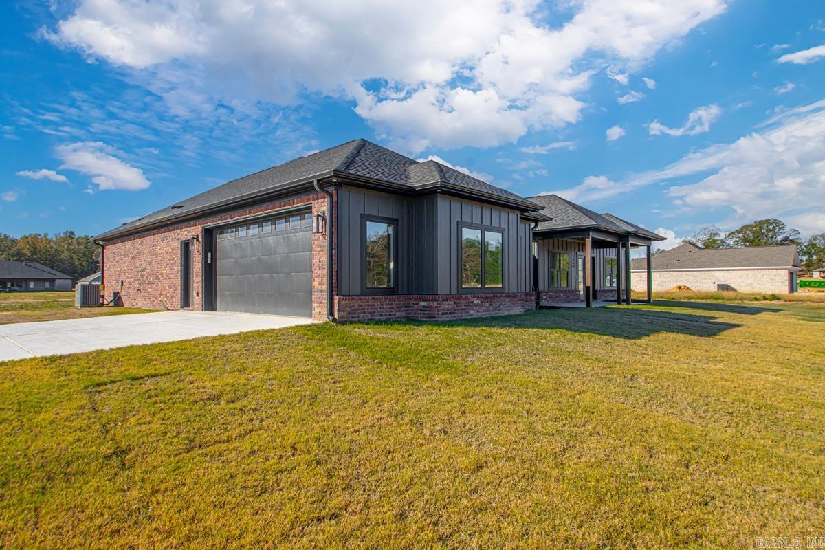 1049 Duke Drive Bauxite, AR 72011