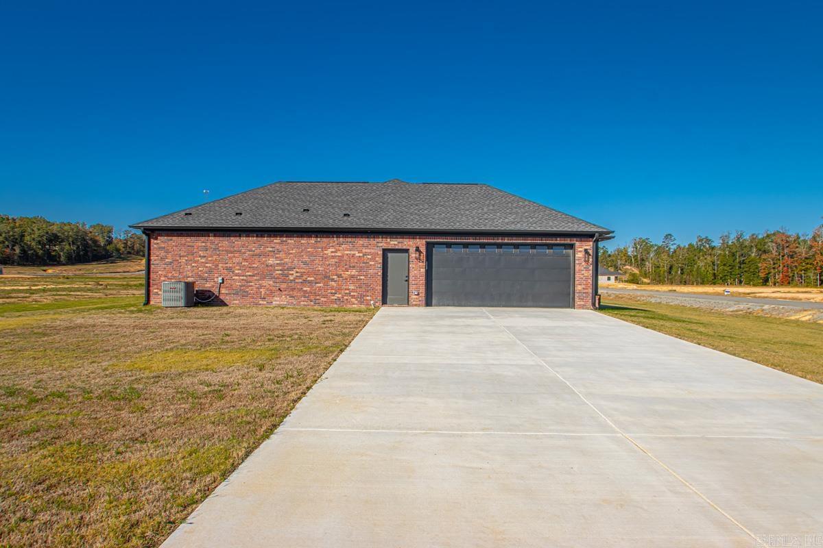 1049 Duke Drive Bauxite, AR 72011