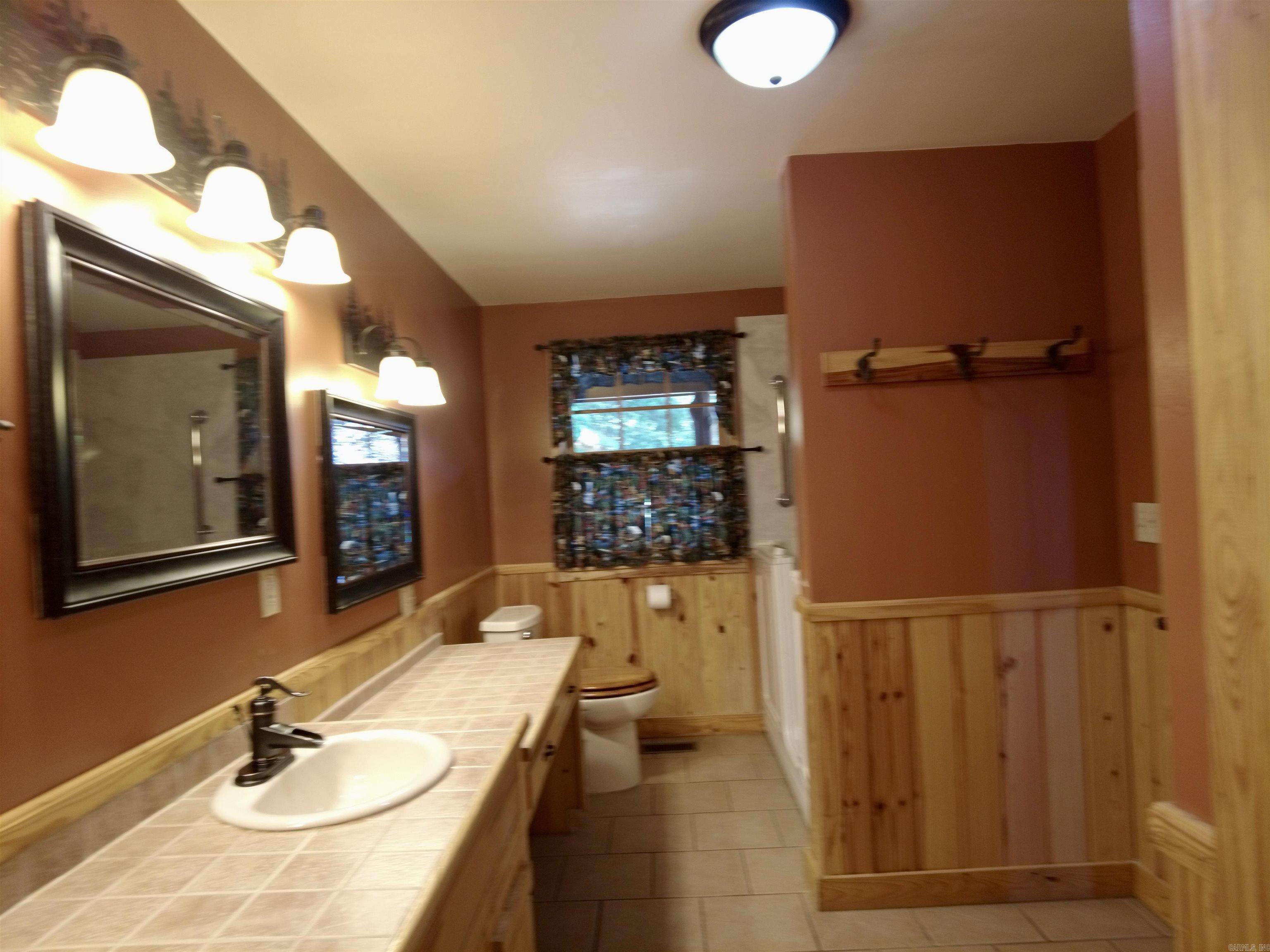 1491 Cedar Hills Dr  Mountain View, AR