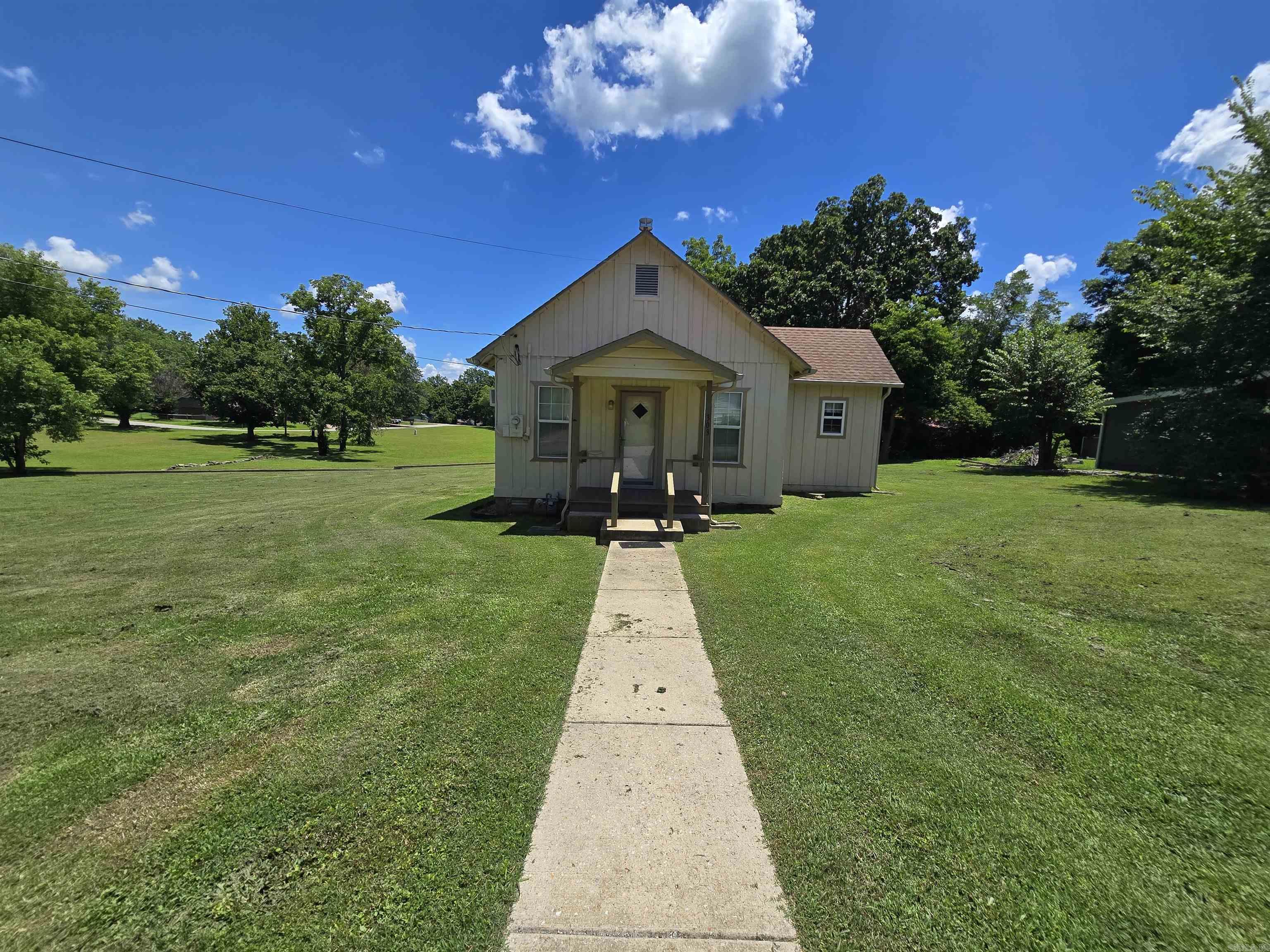 610 E 2nd Street  Mountain Home, AR