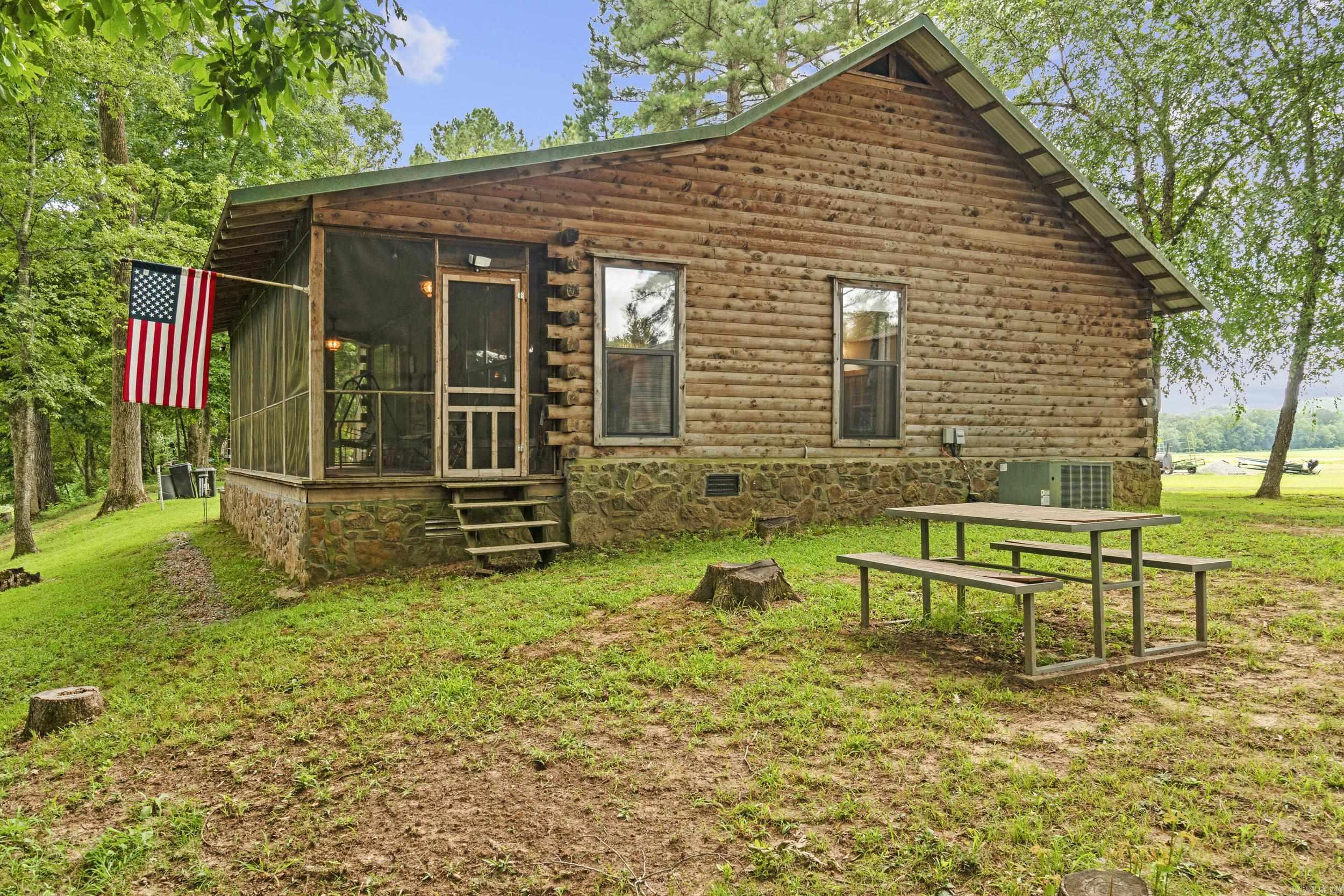 8 Iveon Clay Ln Pangburn, AR 72121