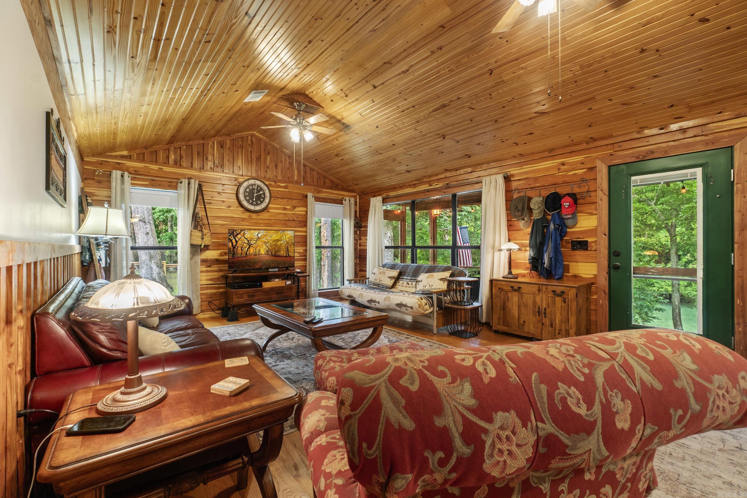 8 Iveon Clay Ln Pangburn, AR 72121