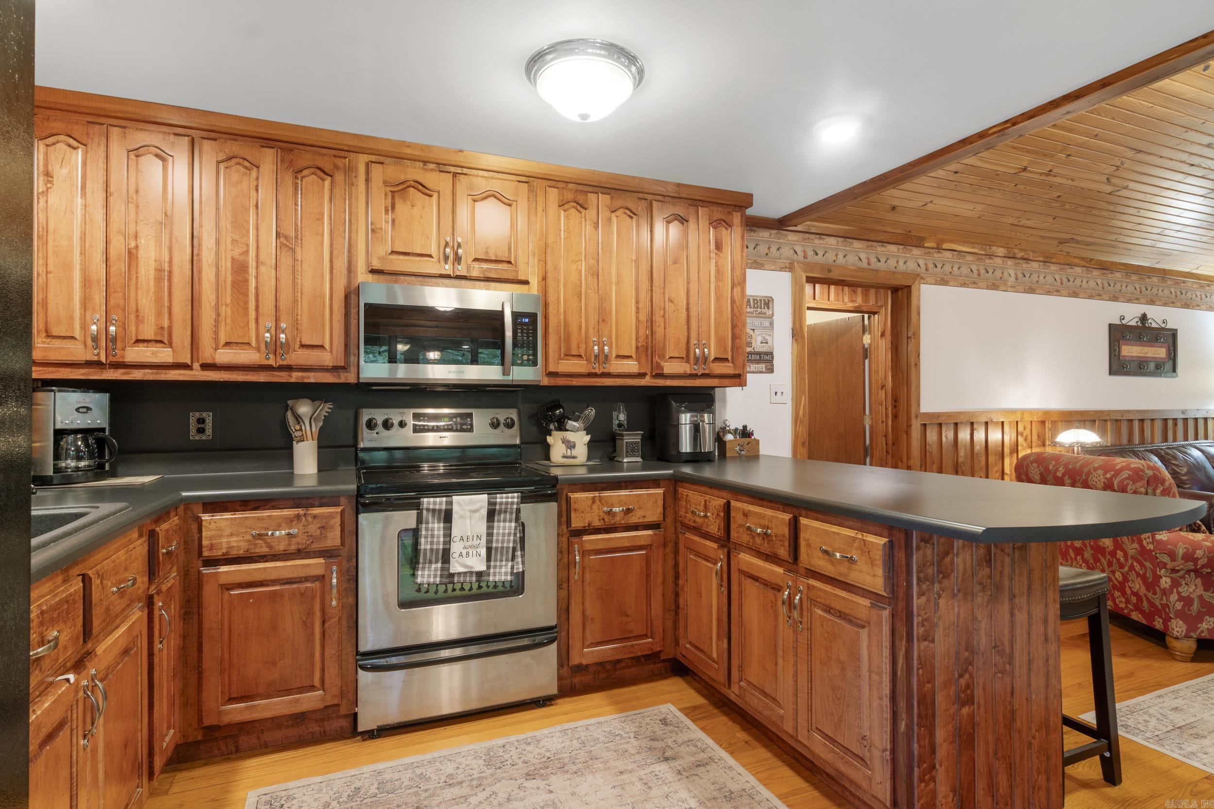 8 Iveon Clay Ln Pangburn, AR 72121