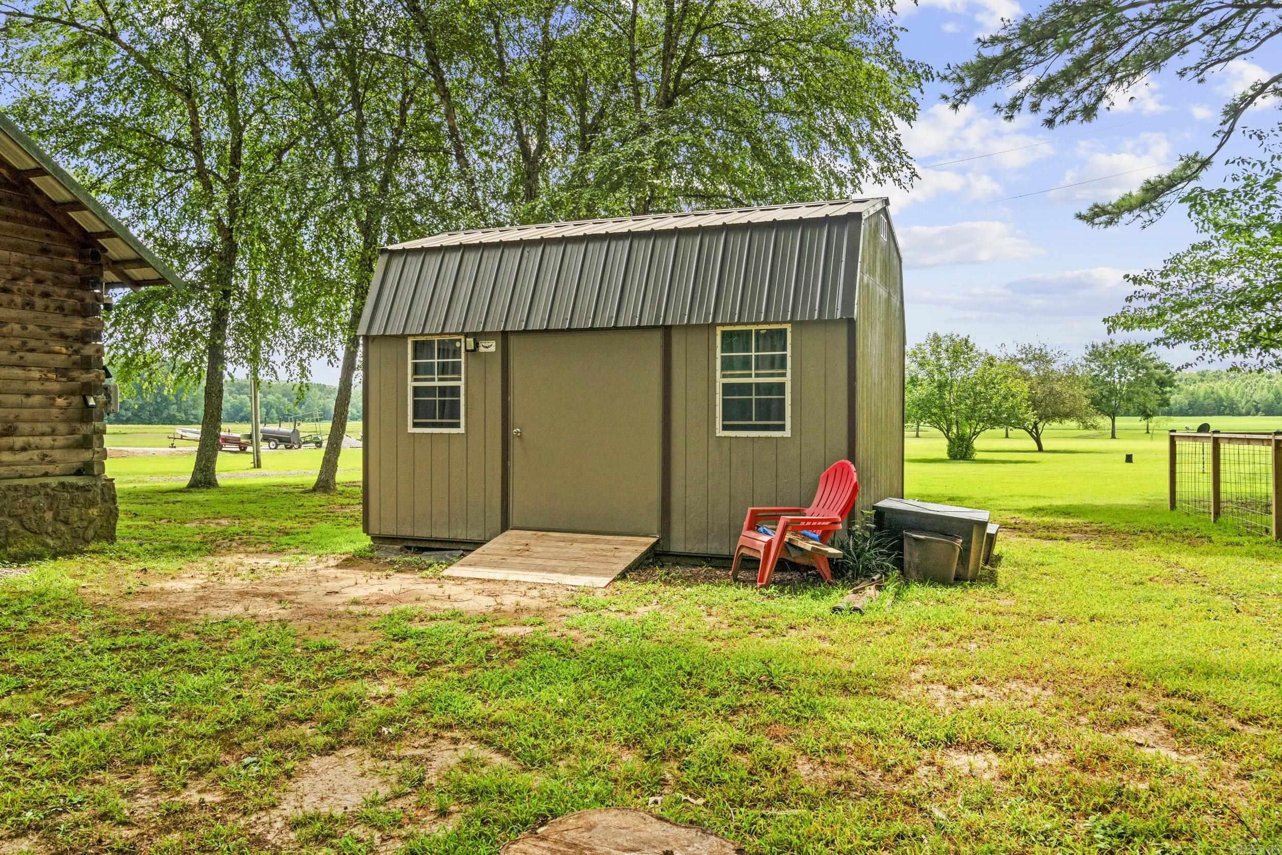 8 Iveon Clay Ln Pangburn, AR 72121