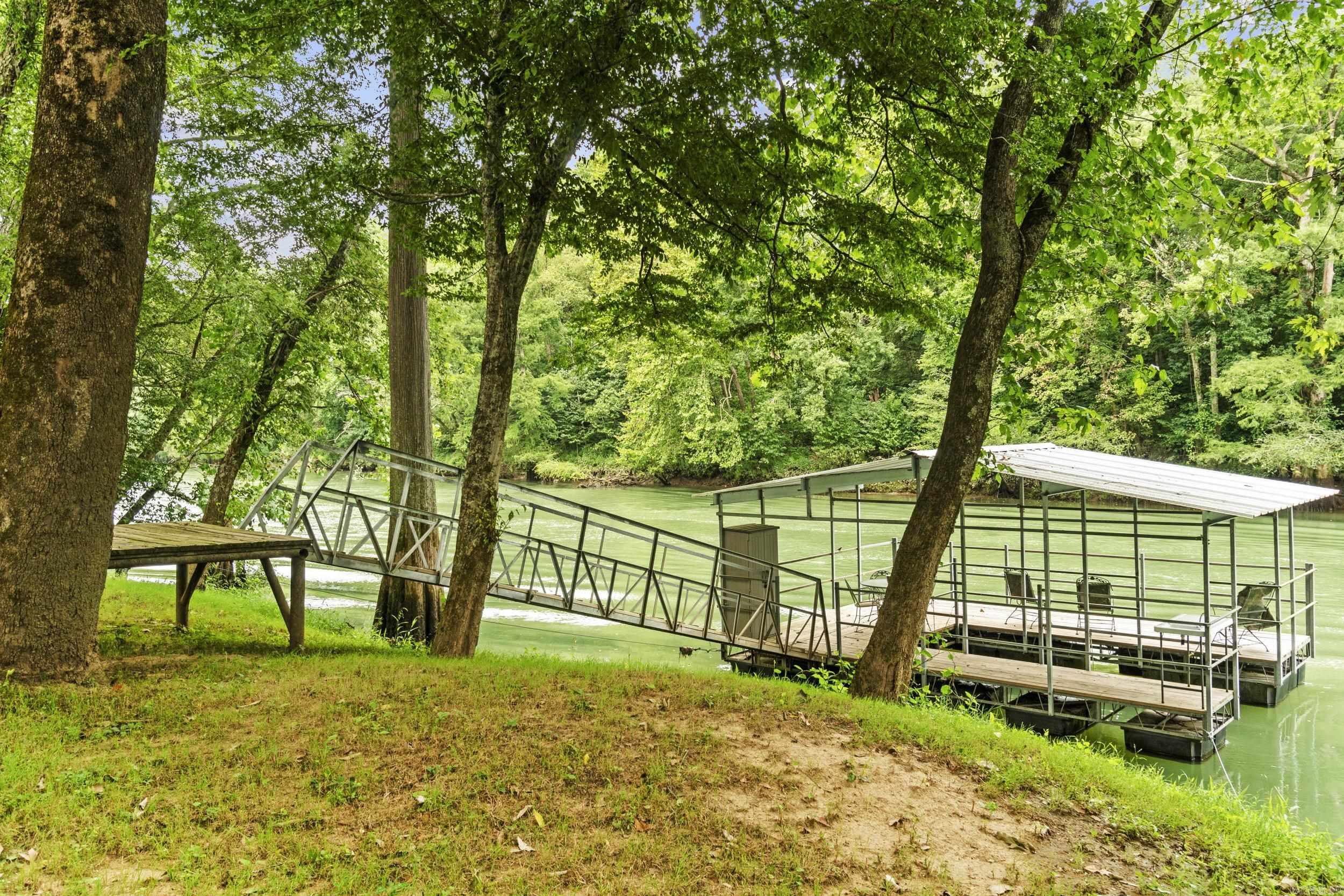 8 Iveon Clay Ln Pangburn, AR 72121