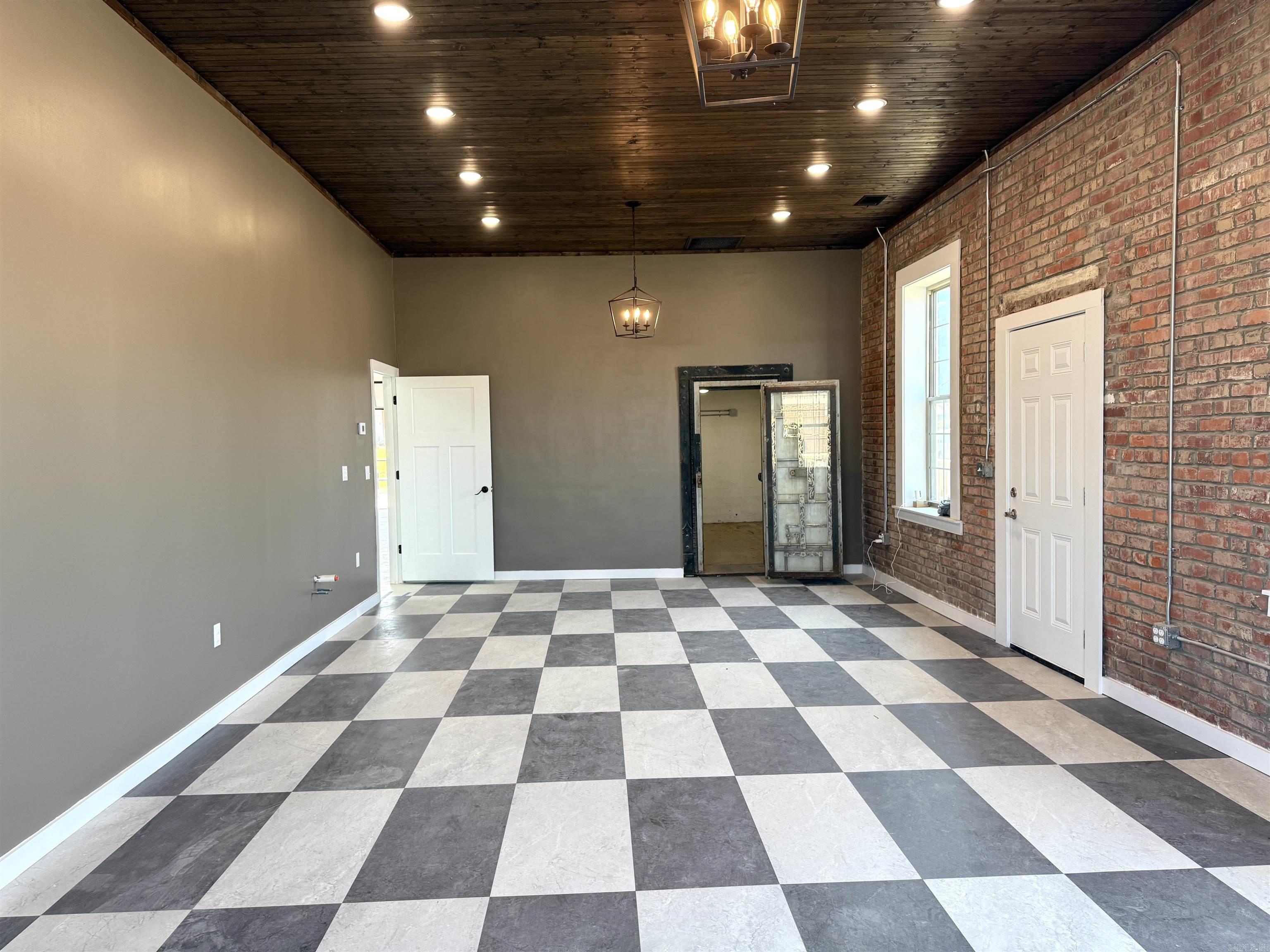 219 E Court Street  Paragould, AR